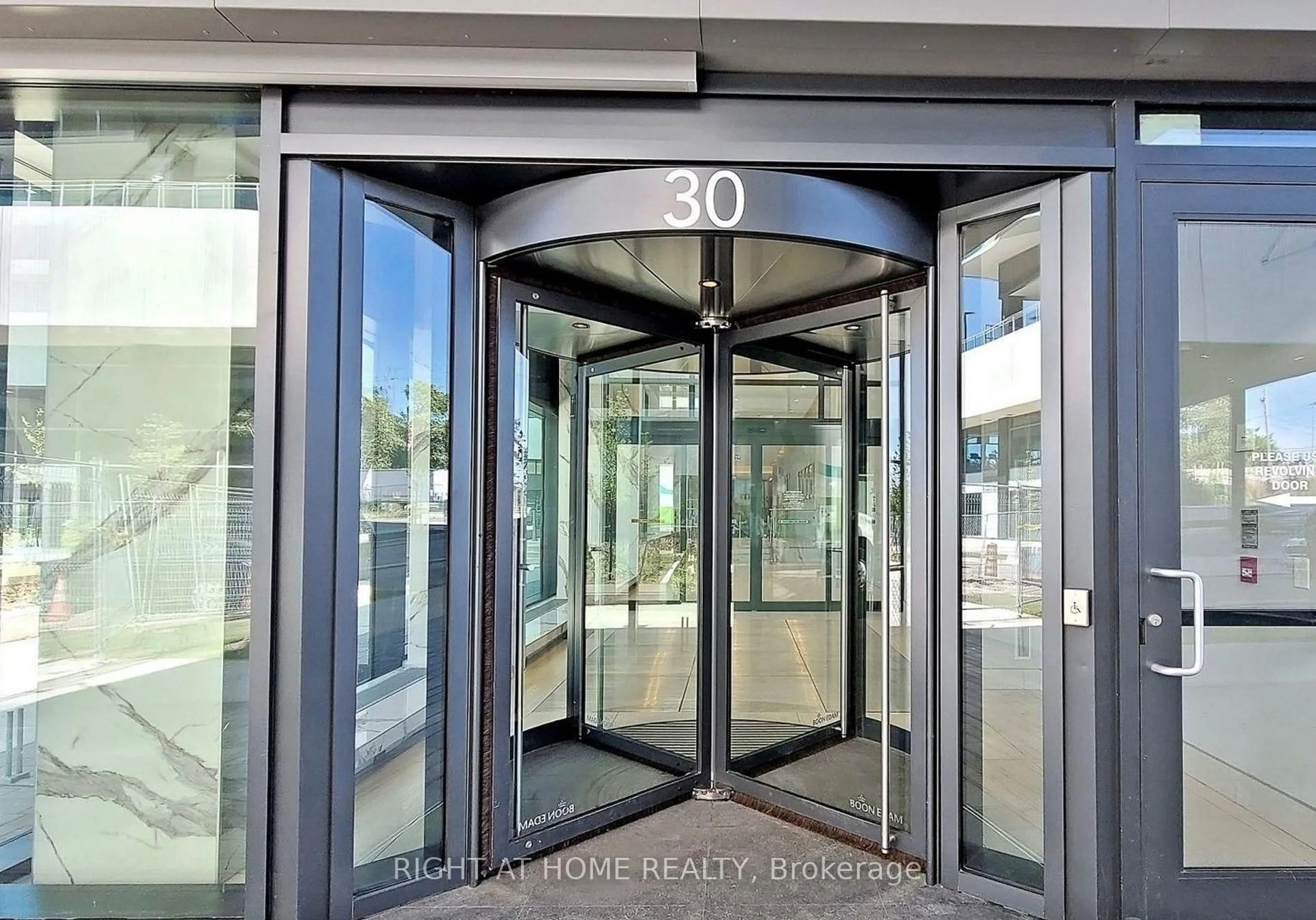 Indoor foyer for 30 Shore Breeze Dr #3415, Toronto Ontario M8V 0J1