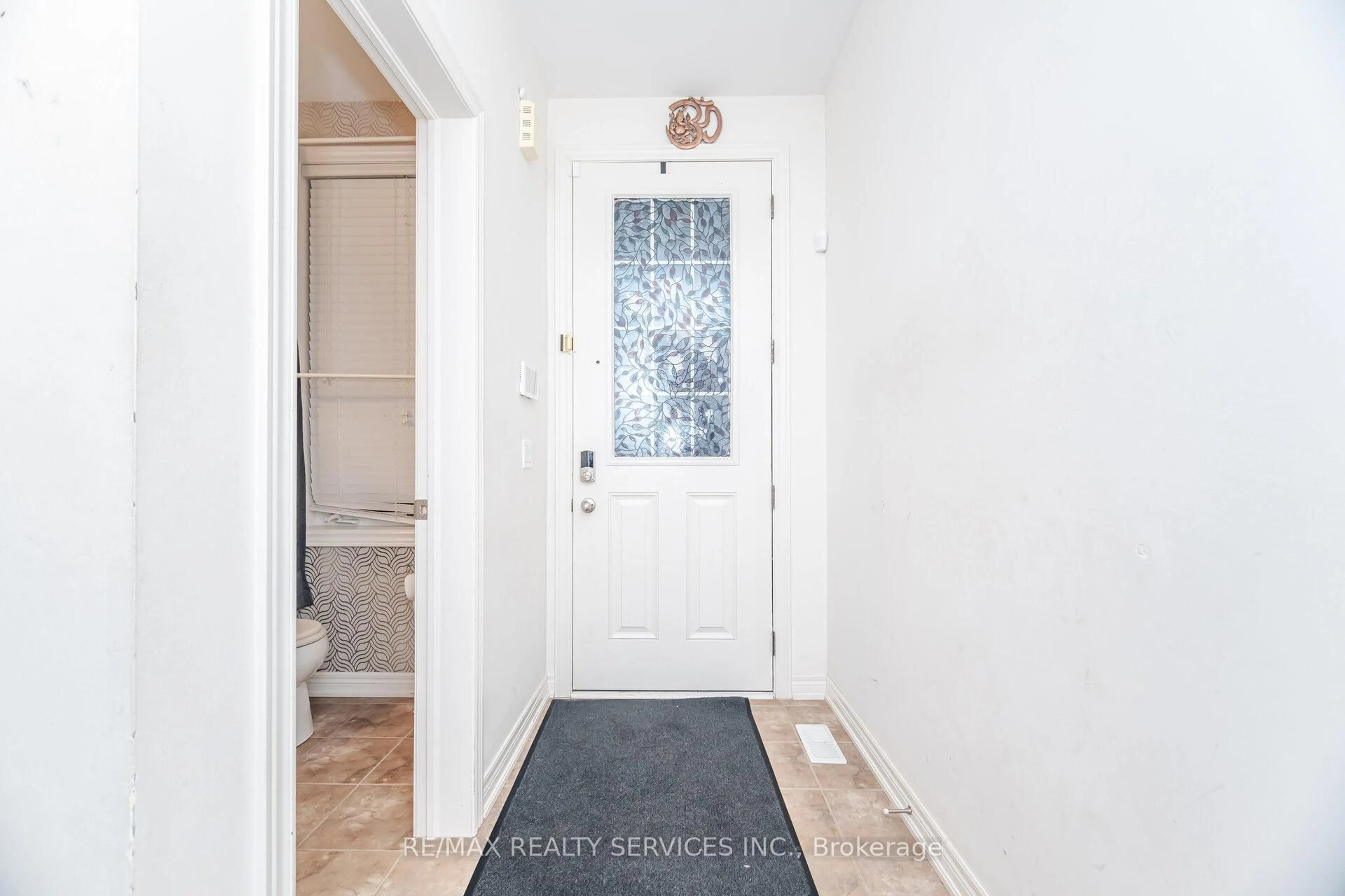 Indoor entryway for 7 Dufay Rd, Brampton Ontario L7A 4A1