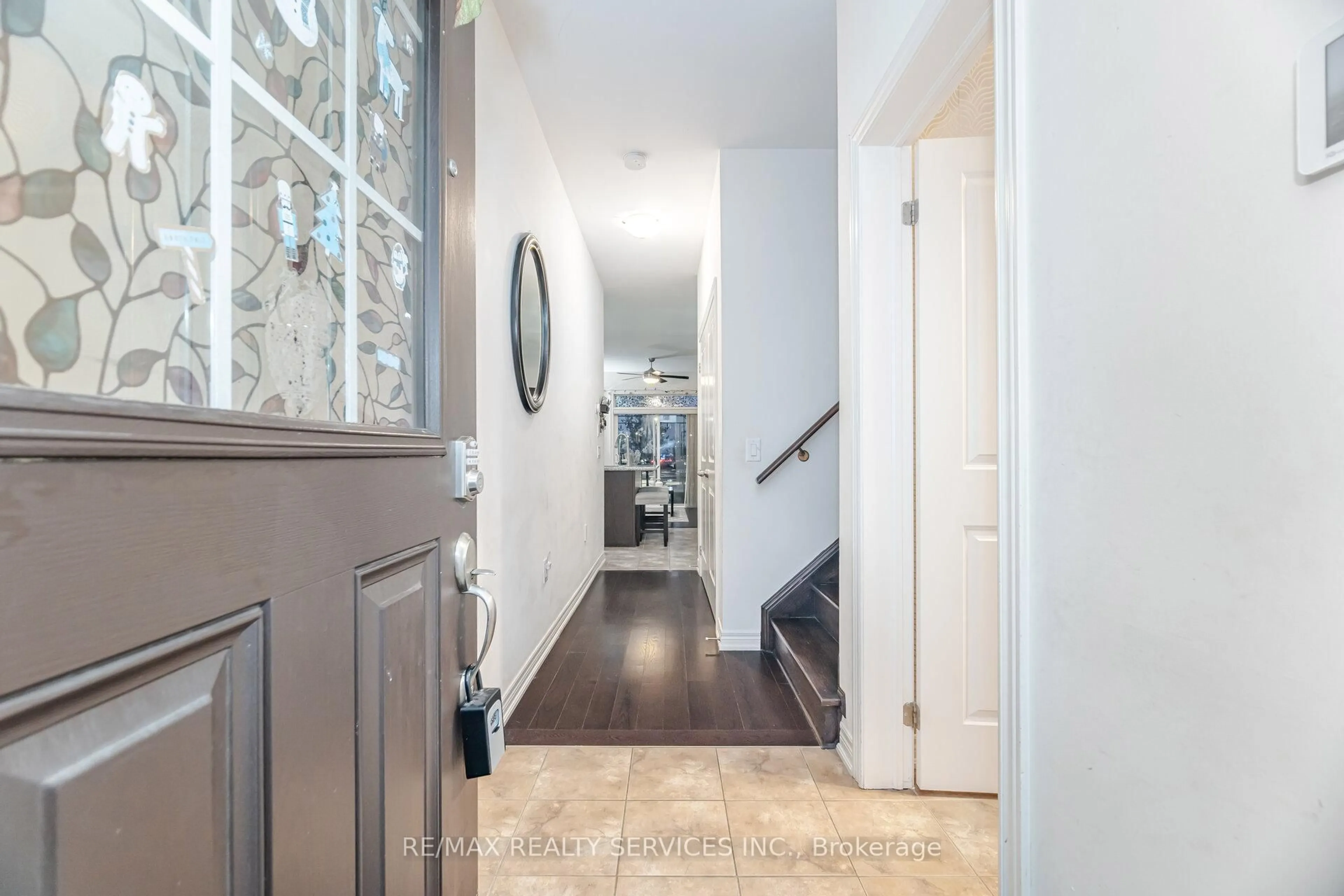 Indoor entryway for 7 Dufay Rd, Brampton Ontario L7A 4A1