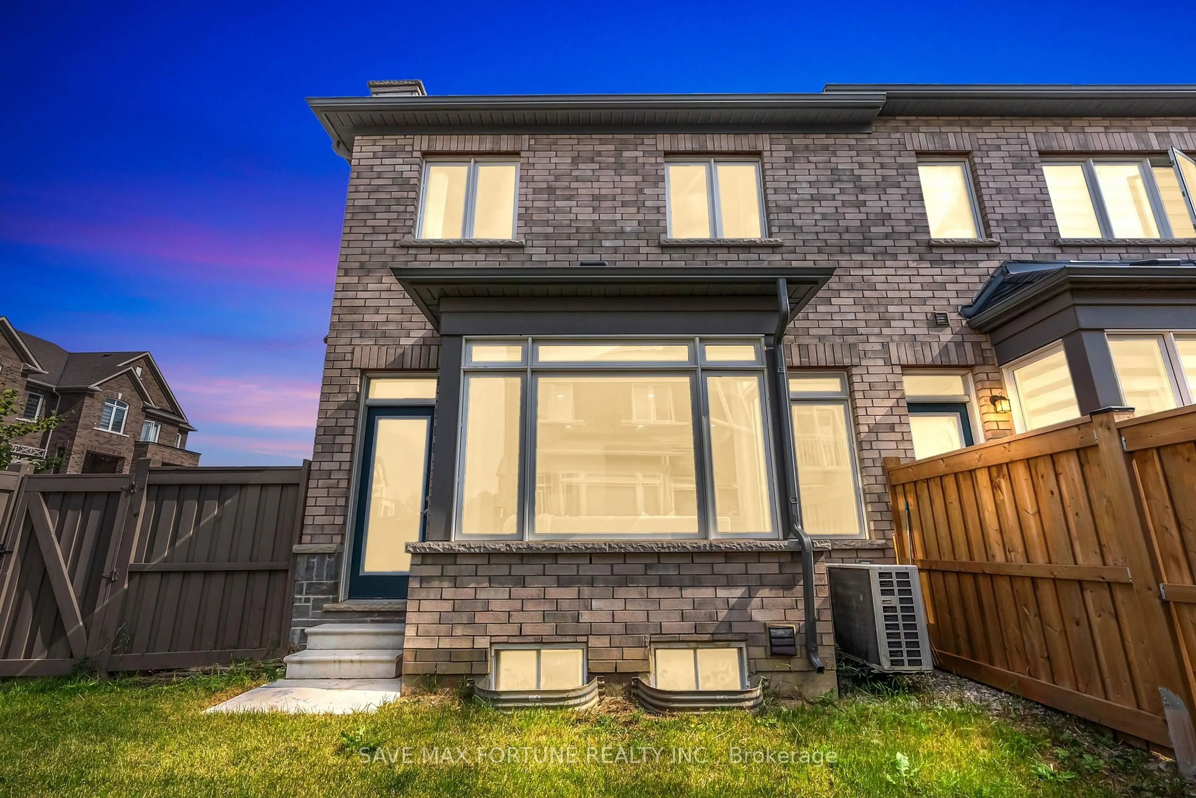 Home with brick exterior material, street for 28 Gemma Pl, Brampton Ontario L6Z 1X9