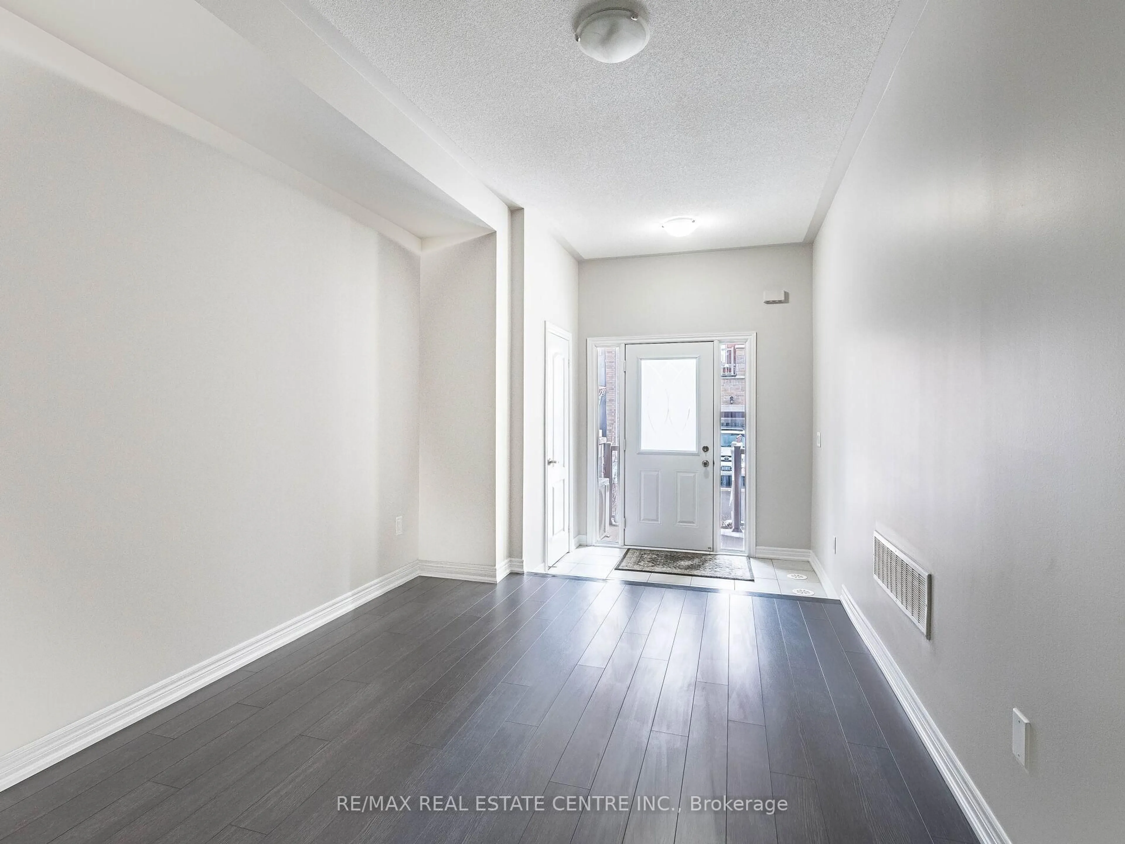 Indoor entryway for 441 Brooklyn Common, Oakville Ontario L6H 3P4