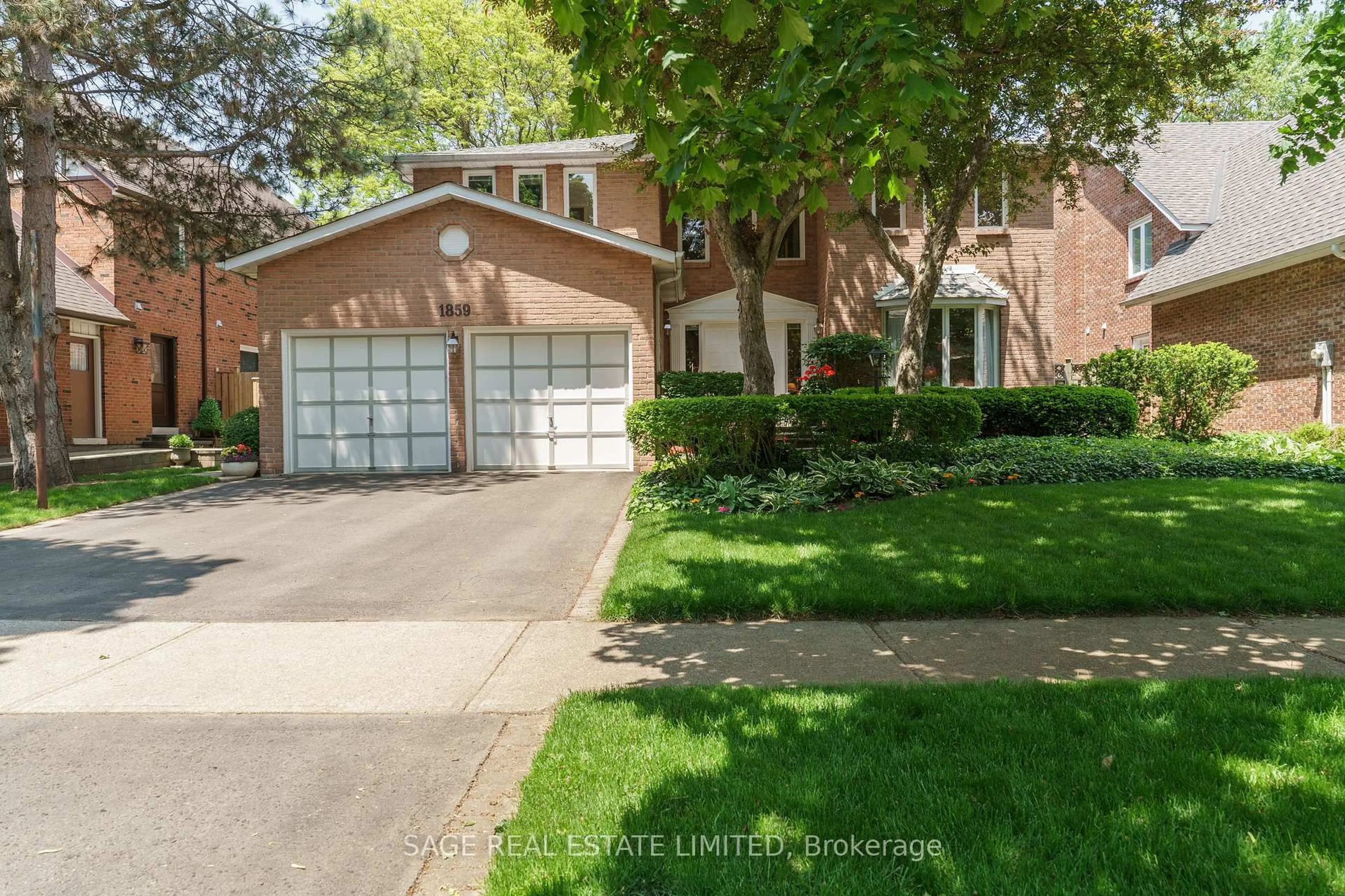 Home with brick exterior material, street for 1859 Sherwood Forrest Circ, Mississauga Ontario L5K 2G6