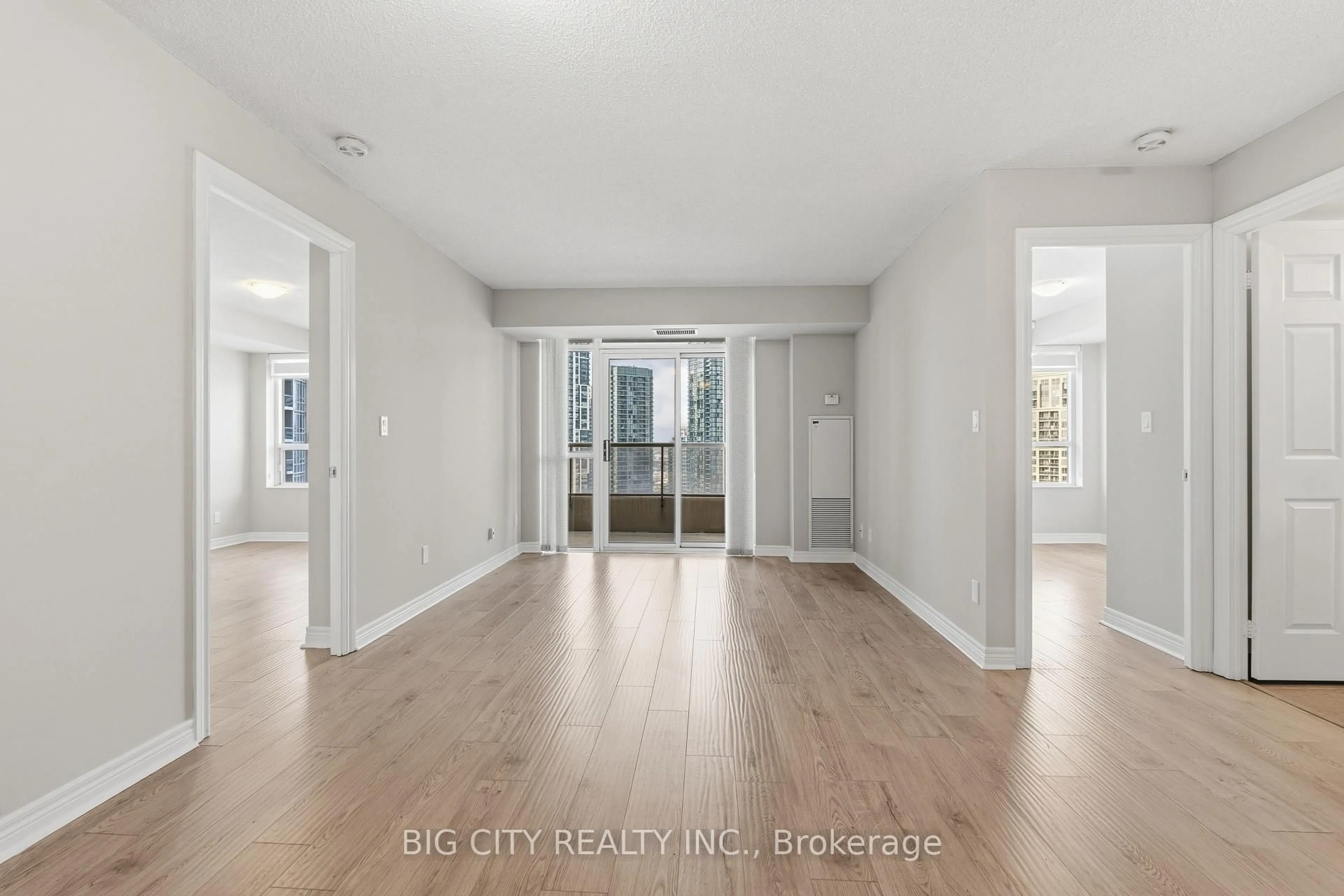 Indoor entryway for 310 Burnhamthorpe Rd #2701, Mississauga Ontario L5B 4P9