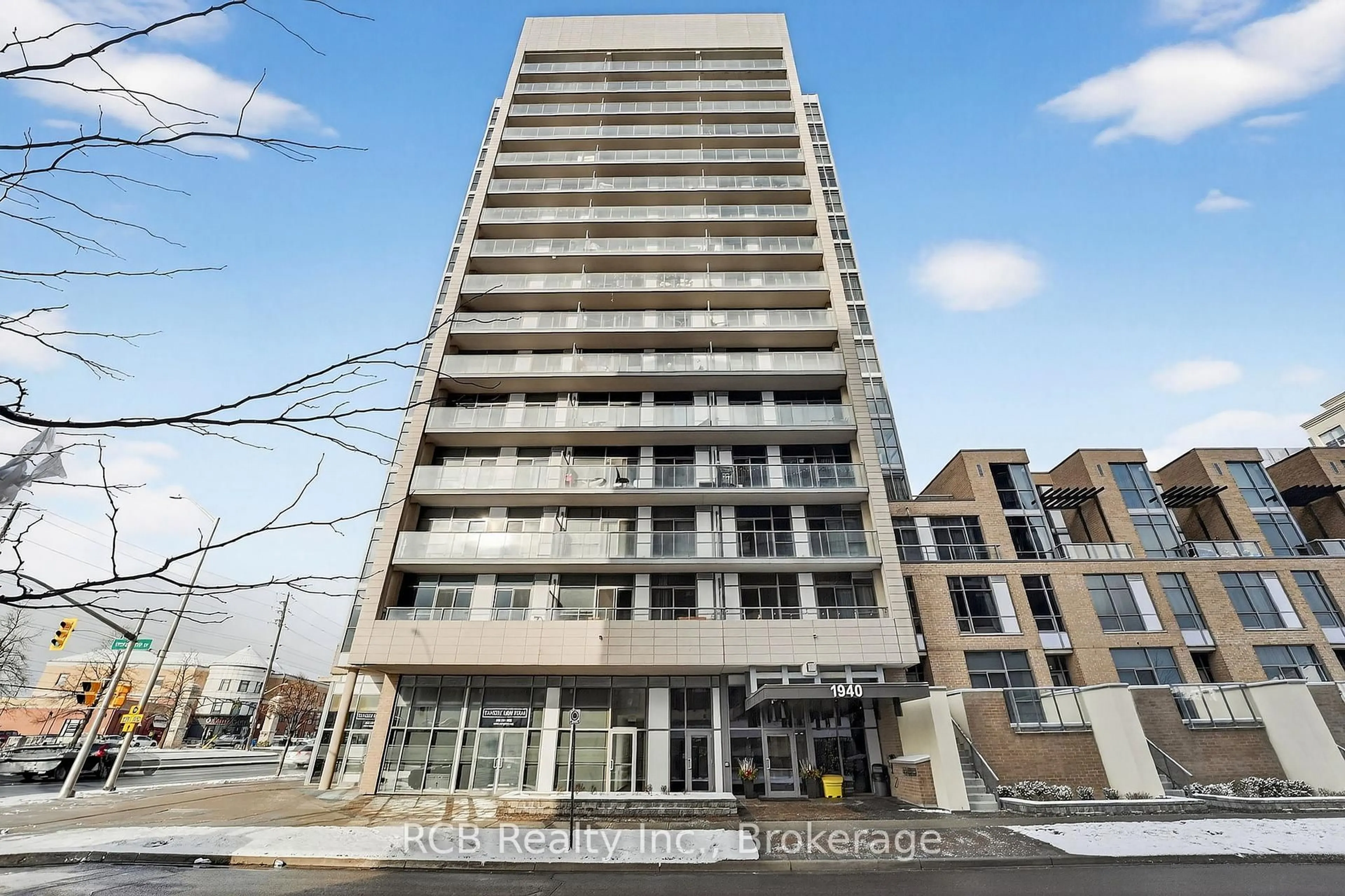 Indoor foyer for 1940 Ironstone Dr #1006, Burlington Ontario L7L 0E4