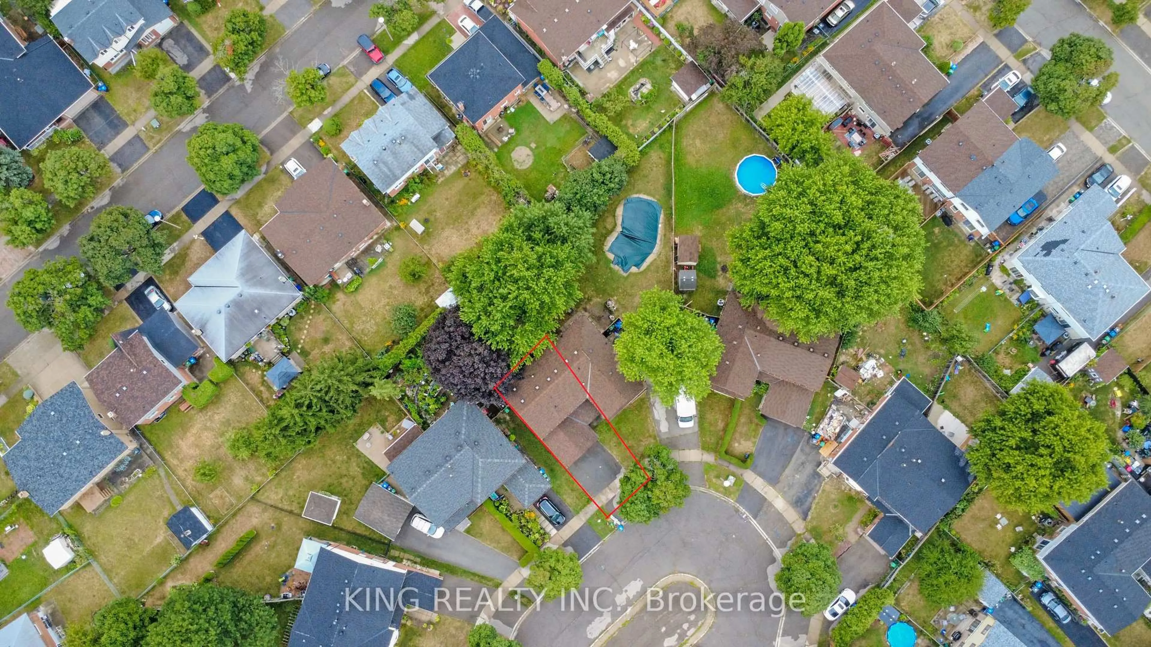 A pic from outside/outdoor area/front of a property/back of a property/a pic from drone, unknown for 16 Wimbledon Crt, Brampton Ontario L6V 2S4
