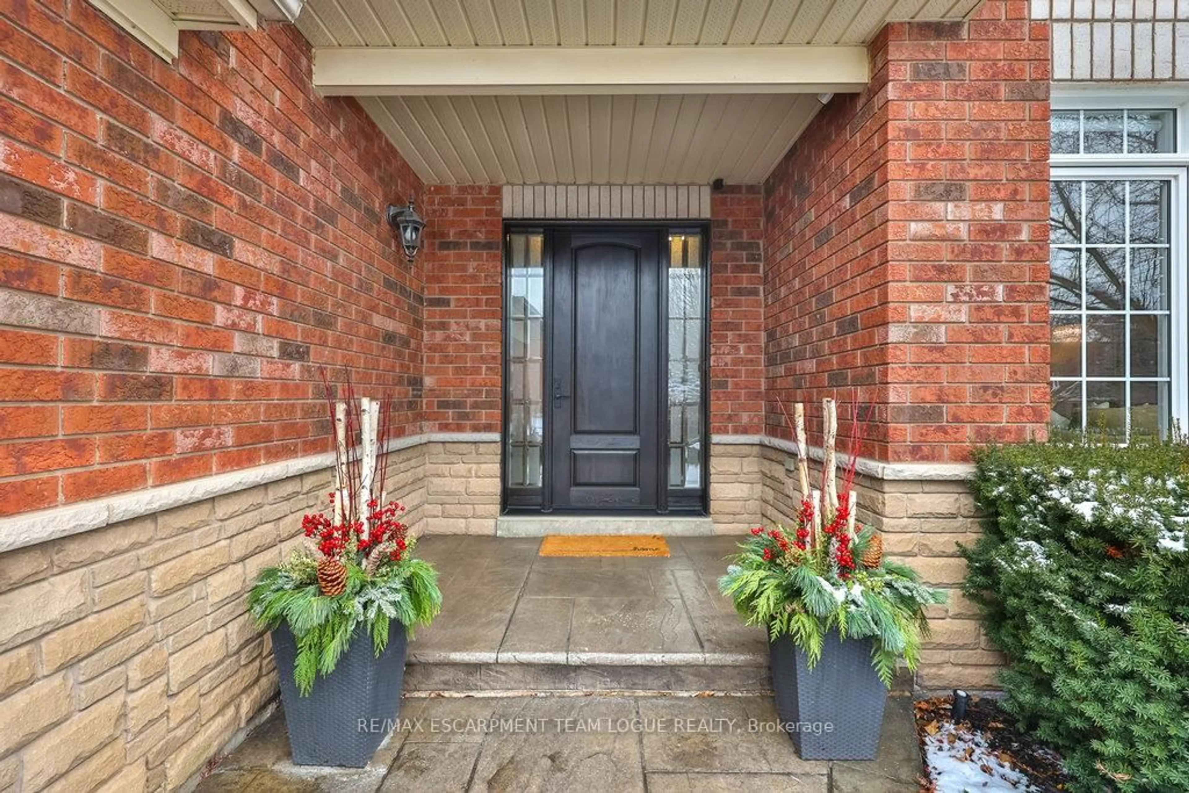 Indoor entryway for 4378 Latimer Cres, Burlington Ontario L7M 4R2