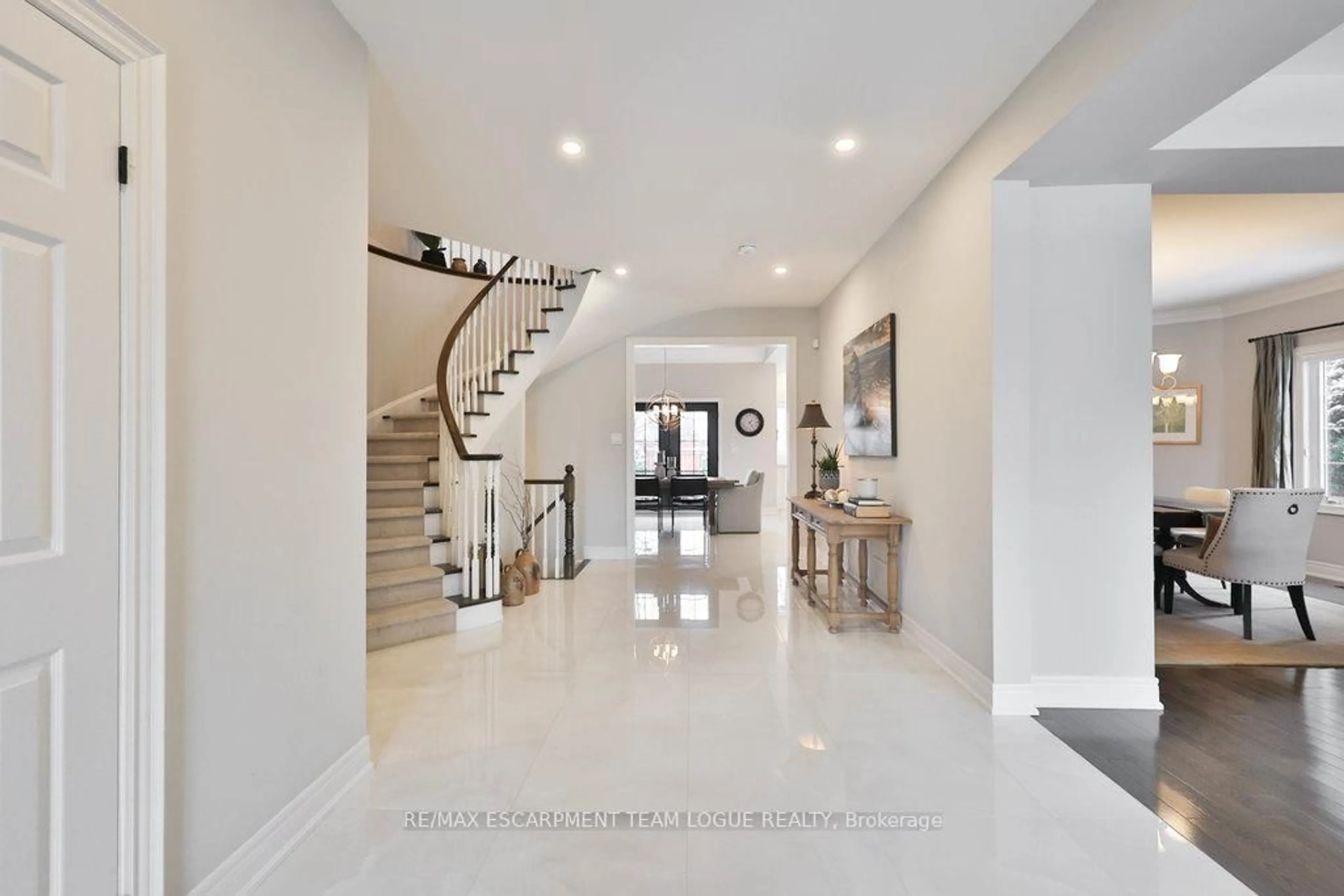 Indoor entryway for 4378 Latimer Cres, Burlington Ontario L7M 4R2