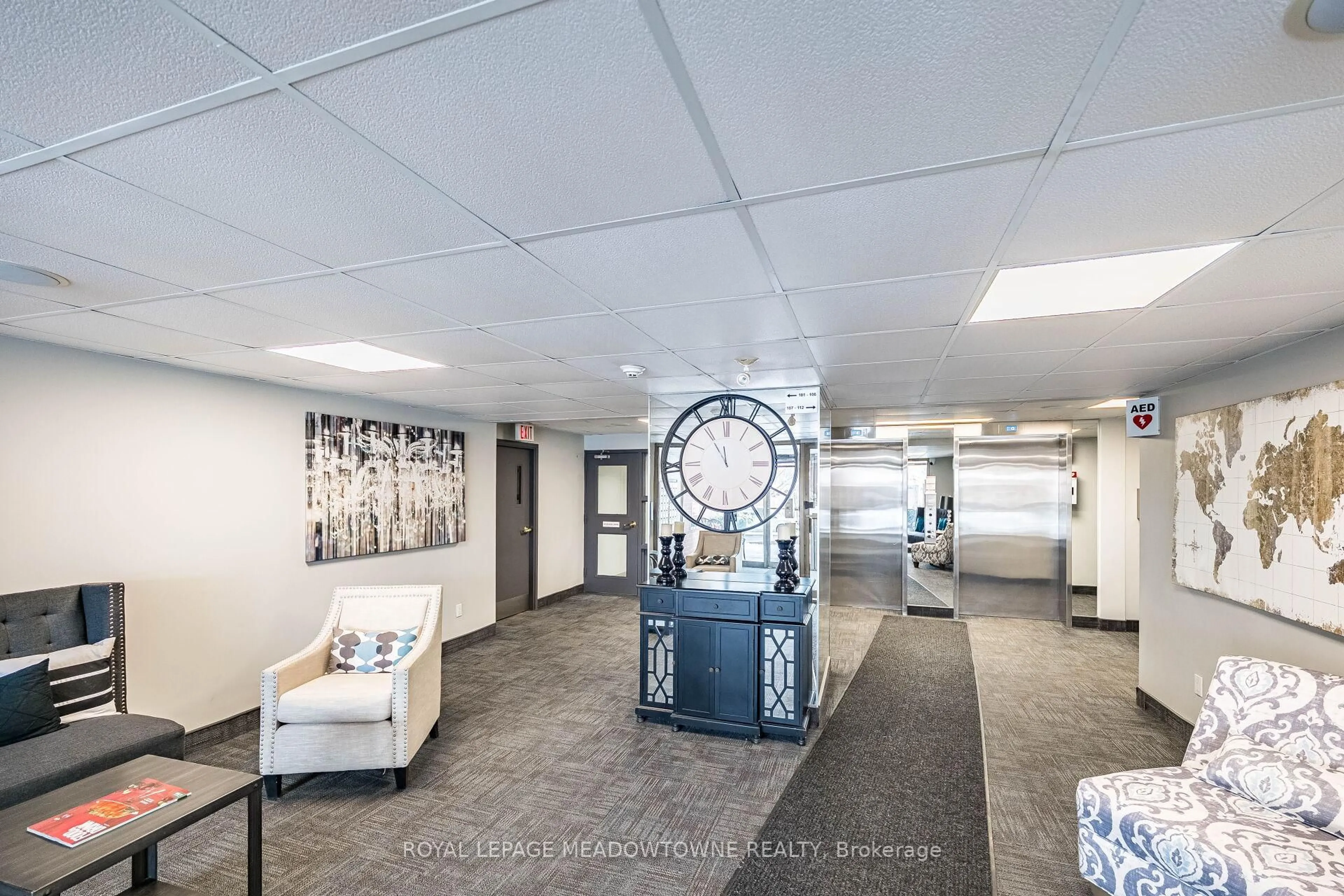 Indoor foyer for 26 Hall Rd #306, Halton Hills Ontario L7G 5G5