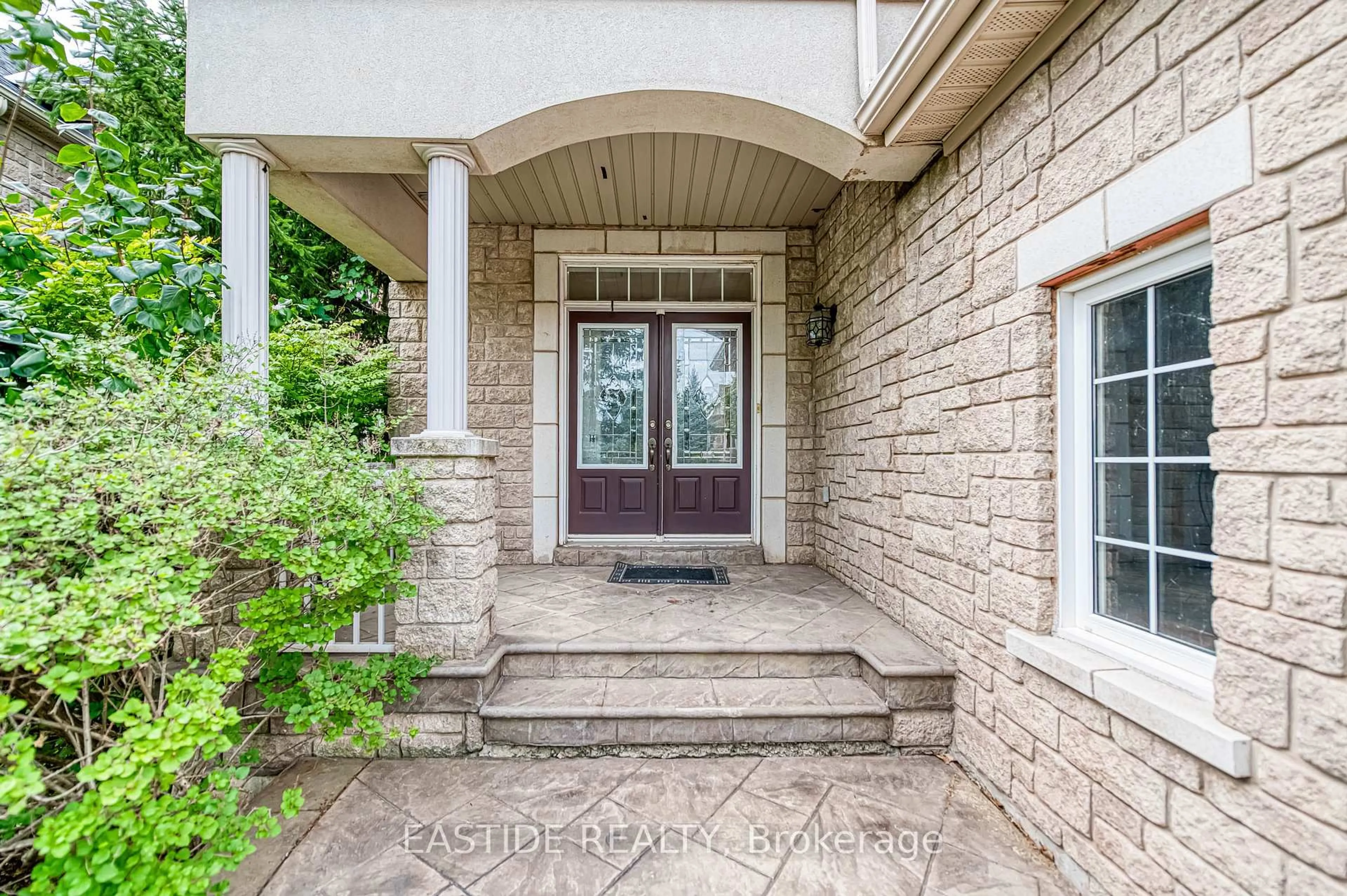 Indoor entryway for 2422 Hertfordshire Way, Oakville Ontario L6H 7M5