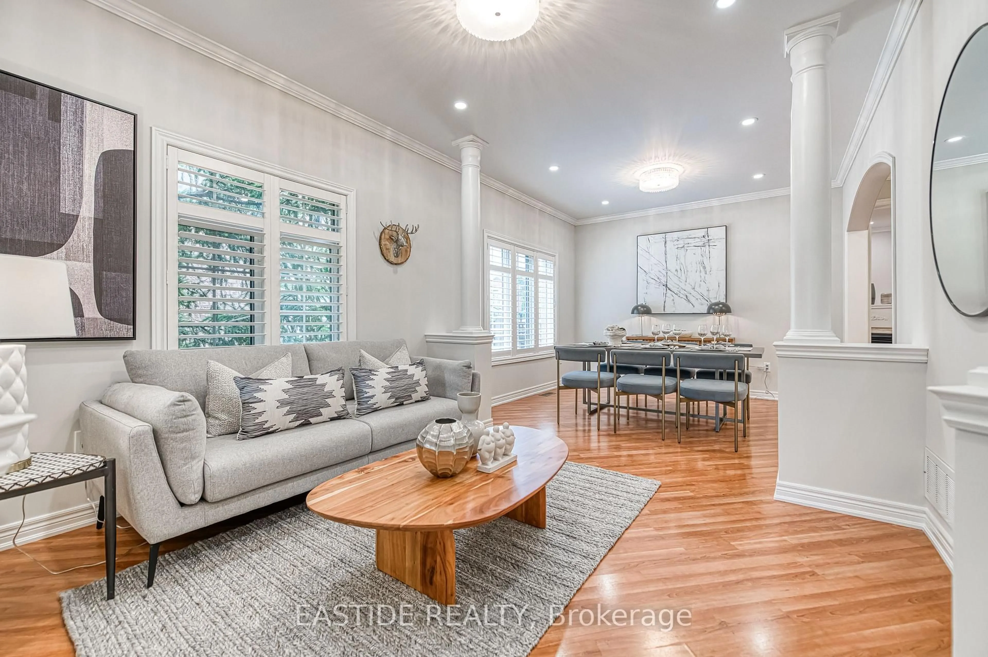 Living room with furniture, unknown for 2422 Hertfordshire Way, Oakville Ontario L6H 7M5
