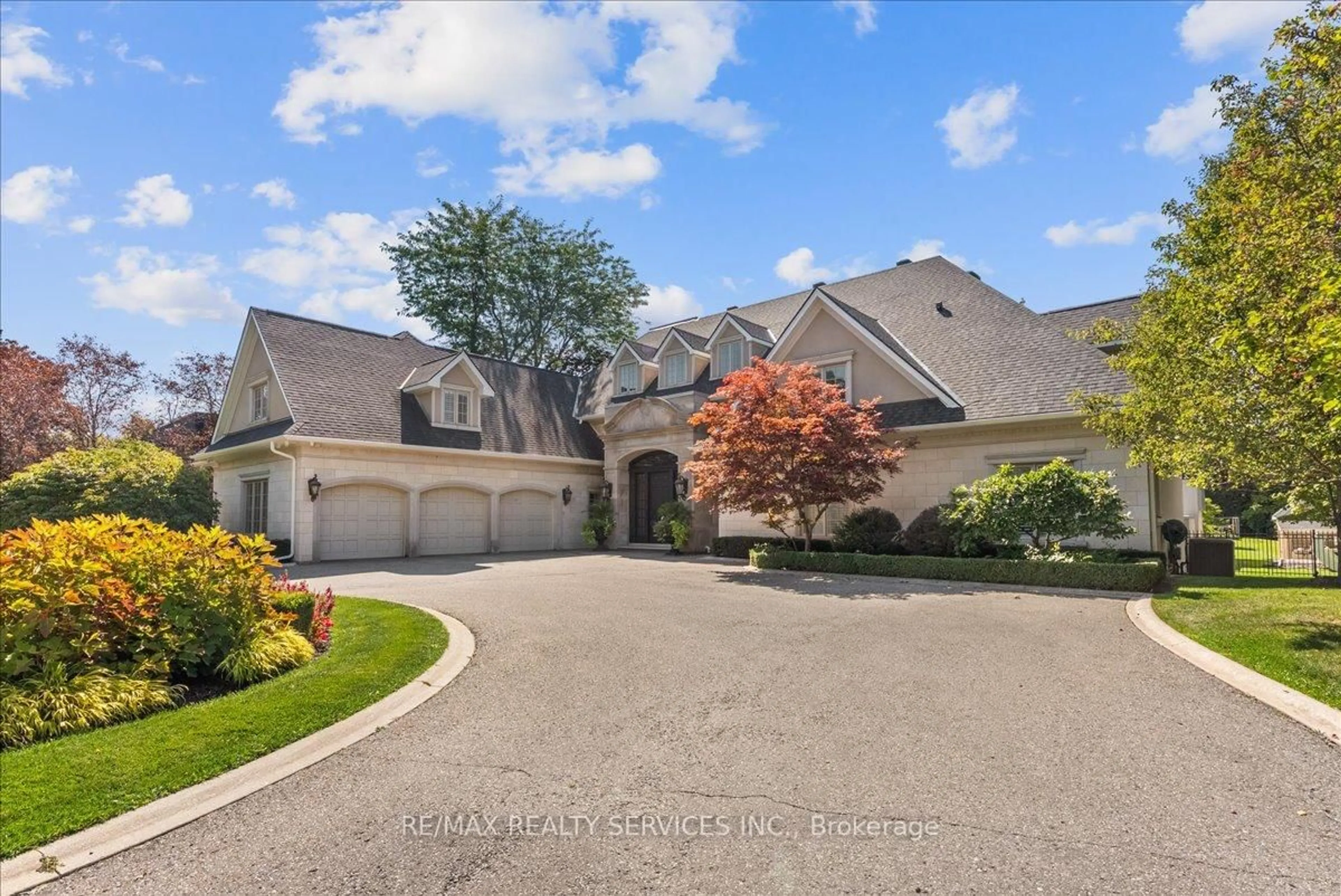 A pic from outside/outdoor area/front of a property/back of a property/a pic from drone, street for 574 Conservation Dr, Brampton Ontario L6Z 0B8