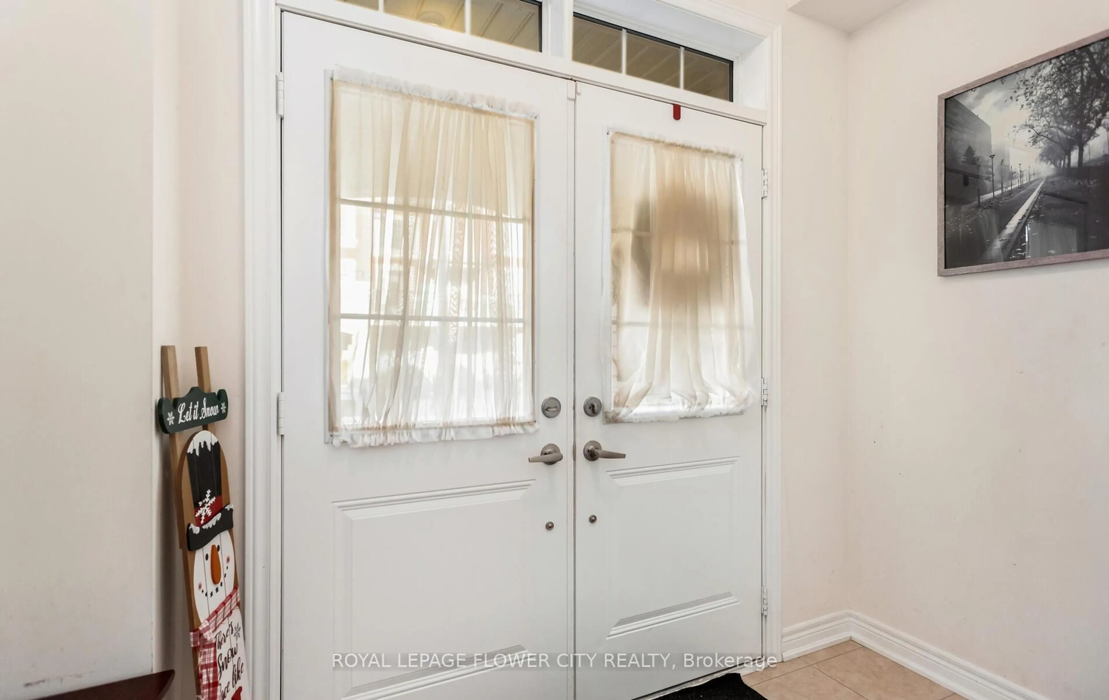 Indoor entryway for 9 Backwater Tr, Brampton Ontario L7A 5B8