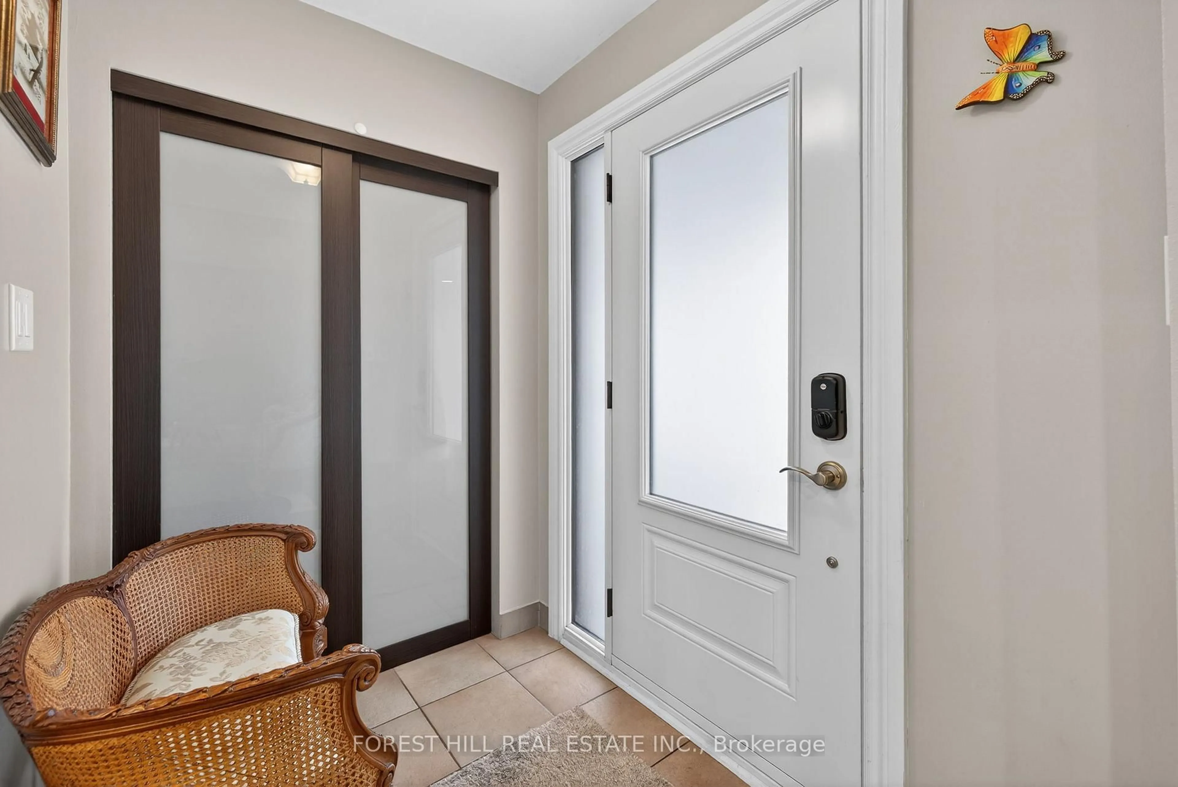 Indoor entryway for 163 Birchlawn Rd, Caledon Ontario L7E 3W3