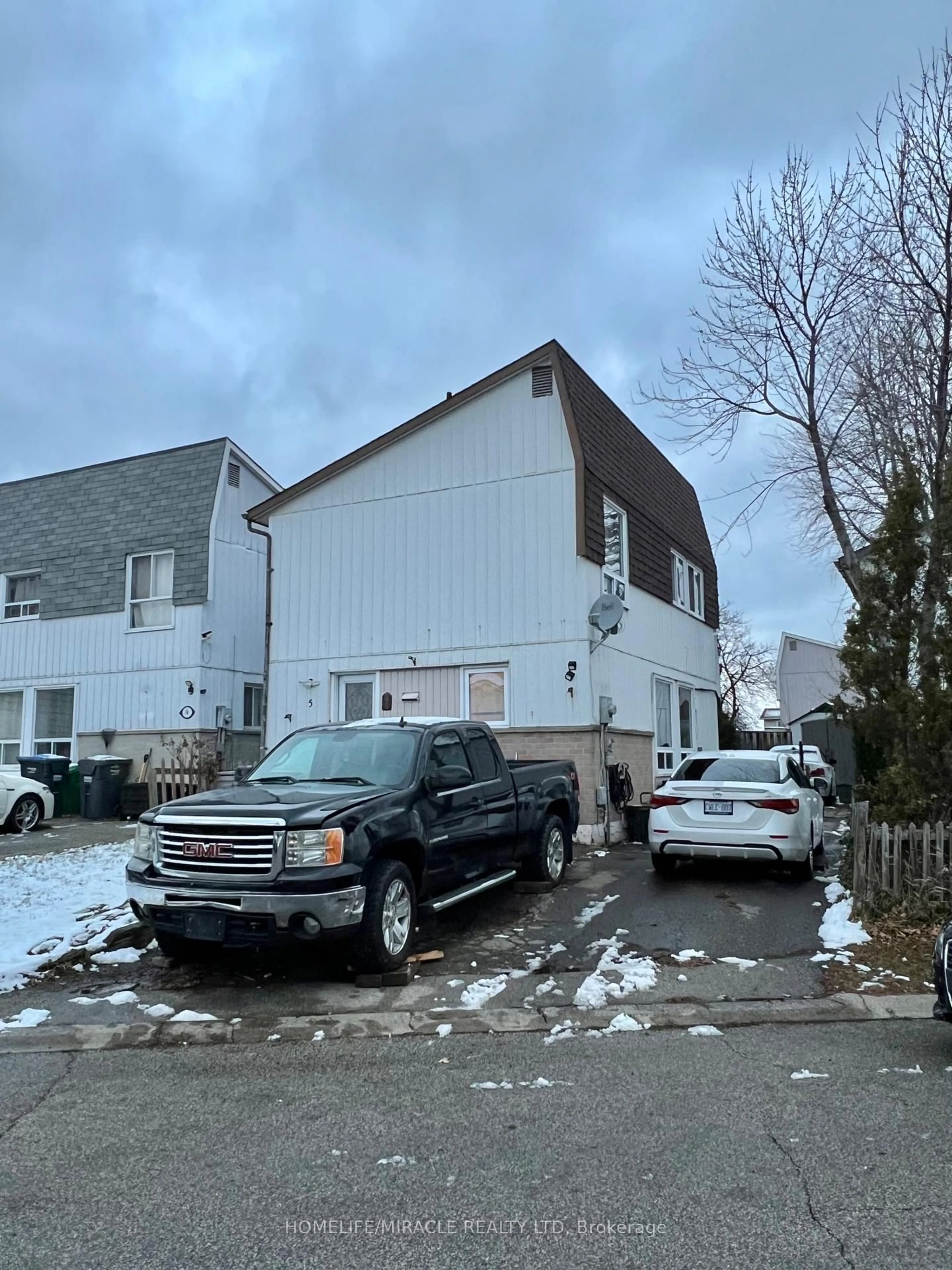 Unknown for 5 Glencairn Sq, Brampton Ontario L6S 2H7