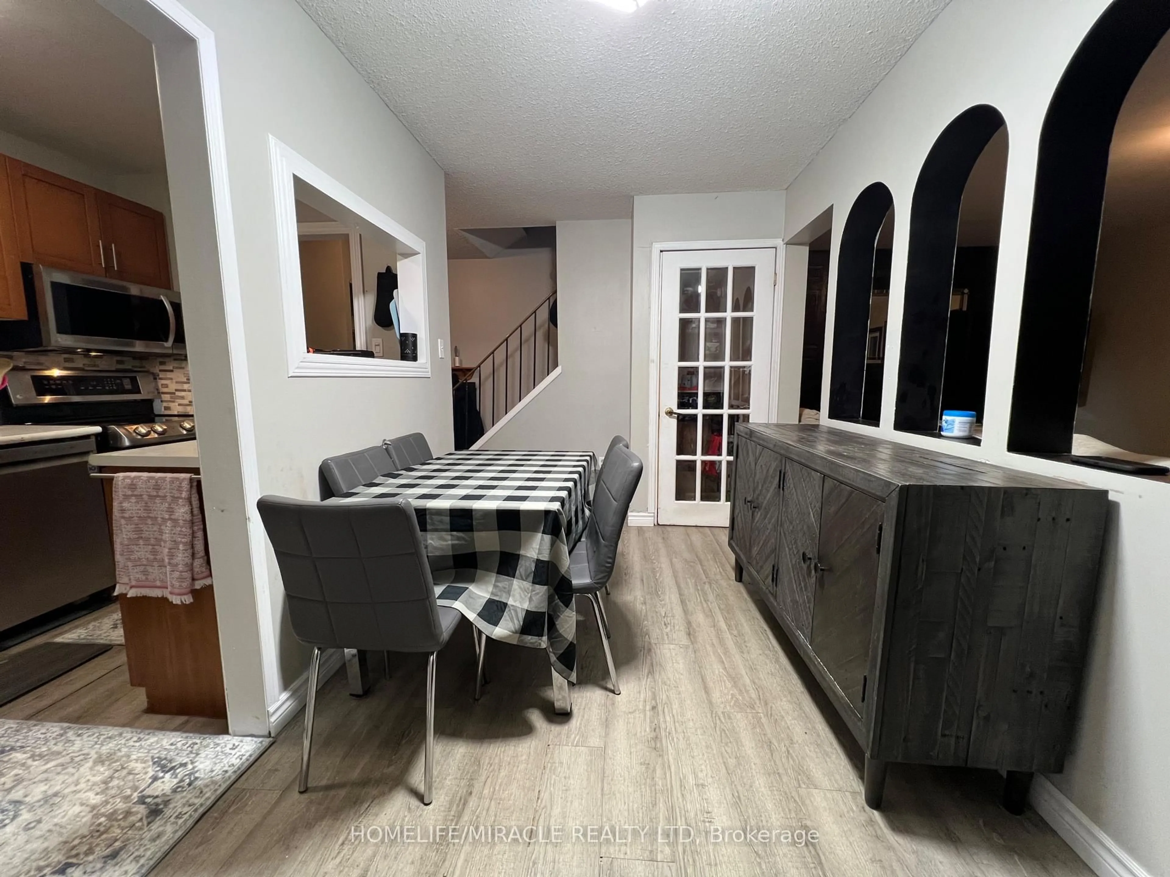 Dining room, unknown for 5 Glencairn Sq, Brampton Ontario L6S 2H7