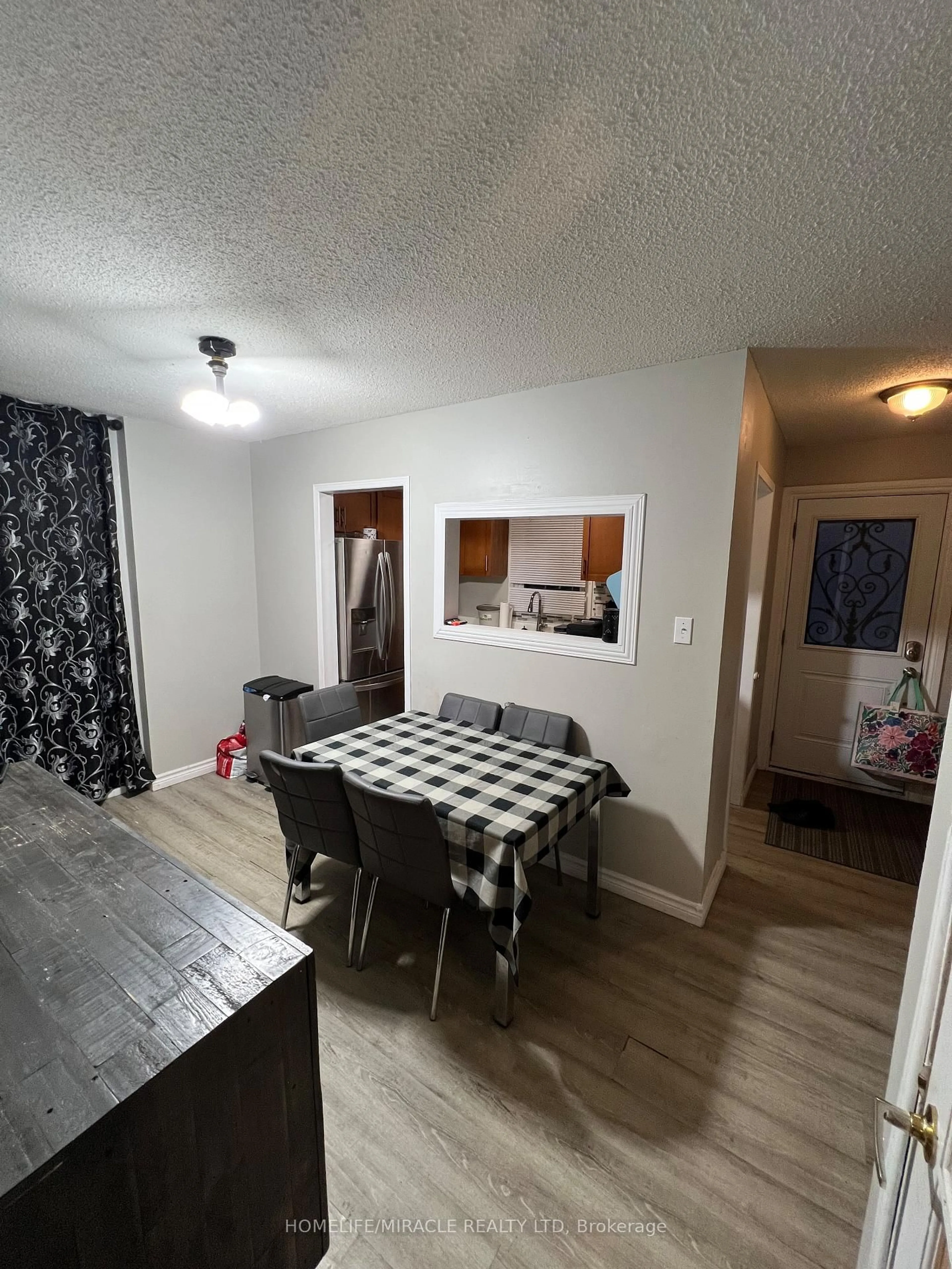 A pic of a room for 5 Glencairn Sq, Brampton Ontario L6S 2H7