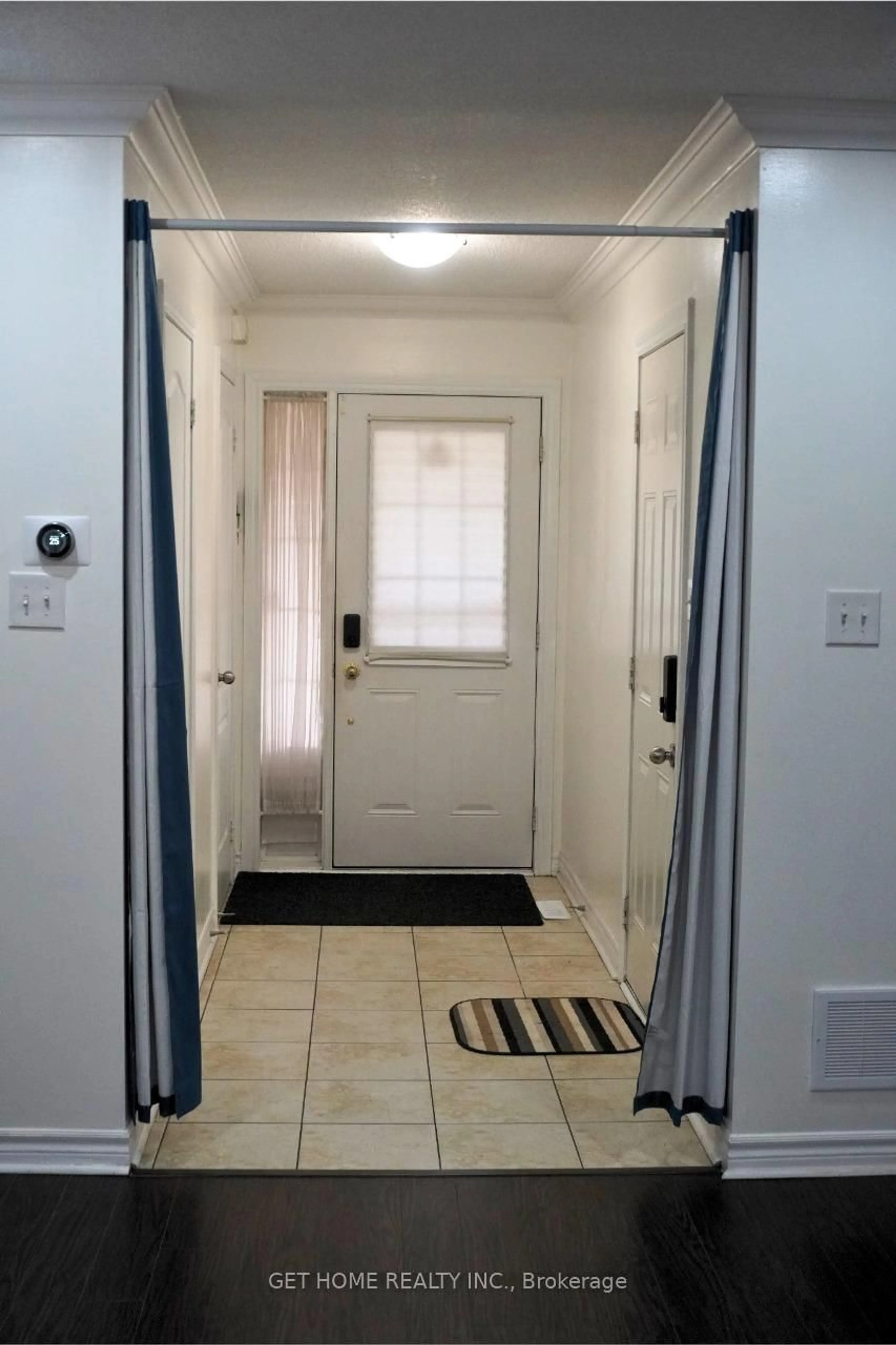 Indoor entryway for 39 Kintyre St, Brampton Ontario L6Z 0E5