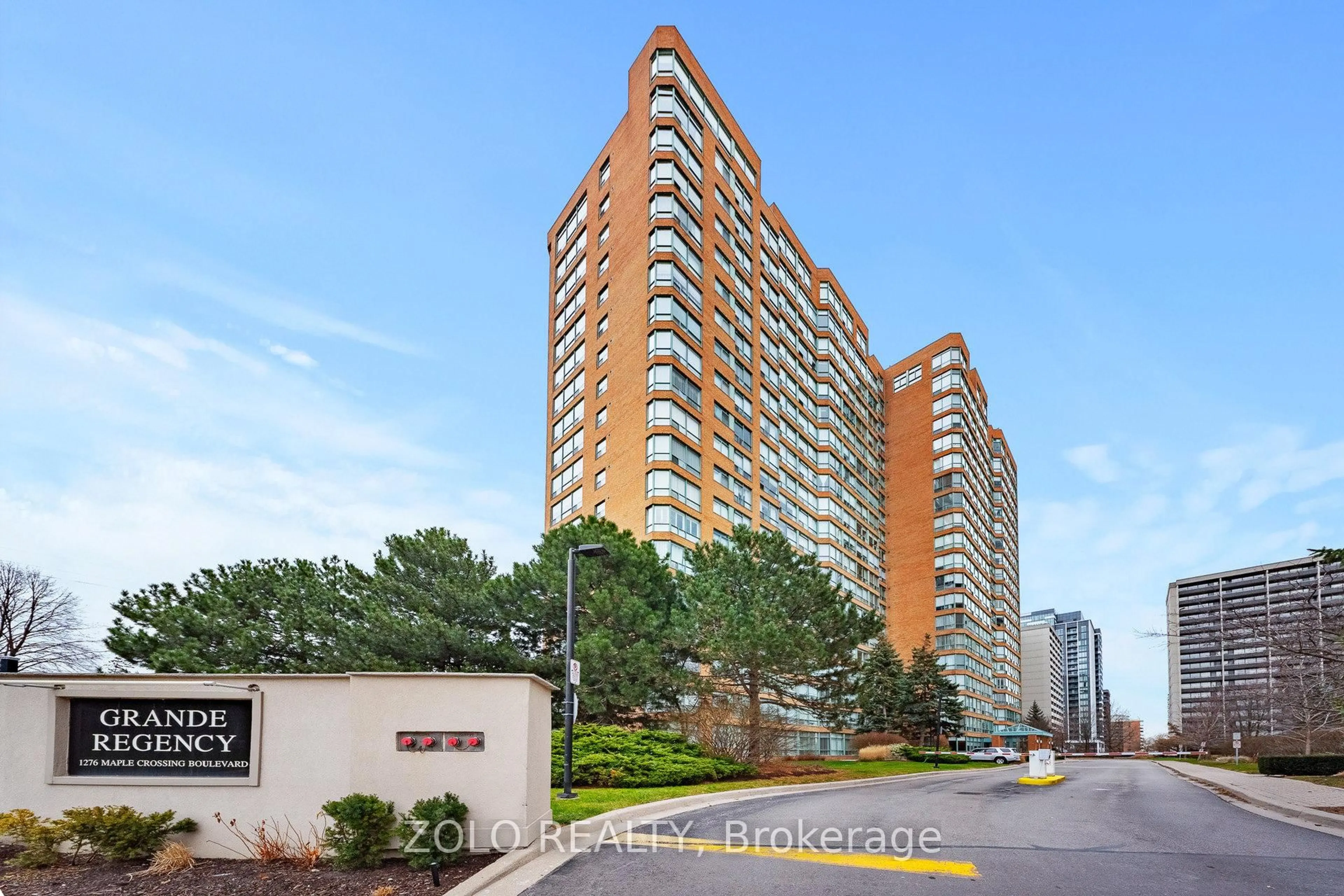 Indoor foyer for 1276 Maple Crossing Blvd #606, Burlington Ontario L7S 2J9