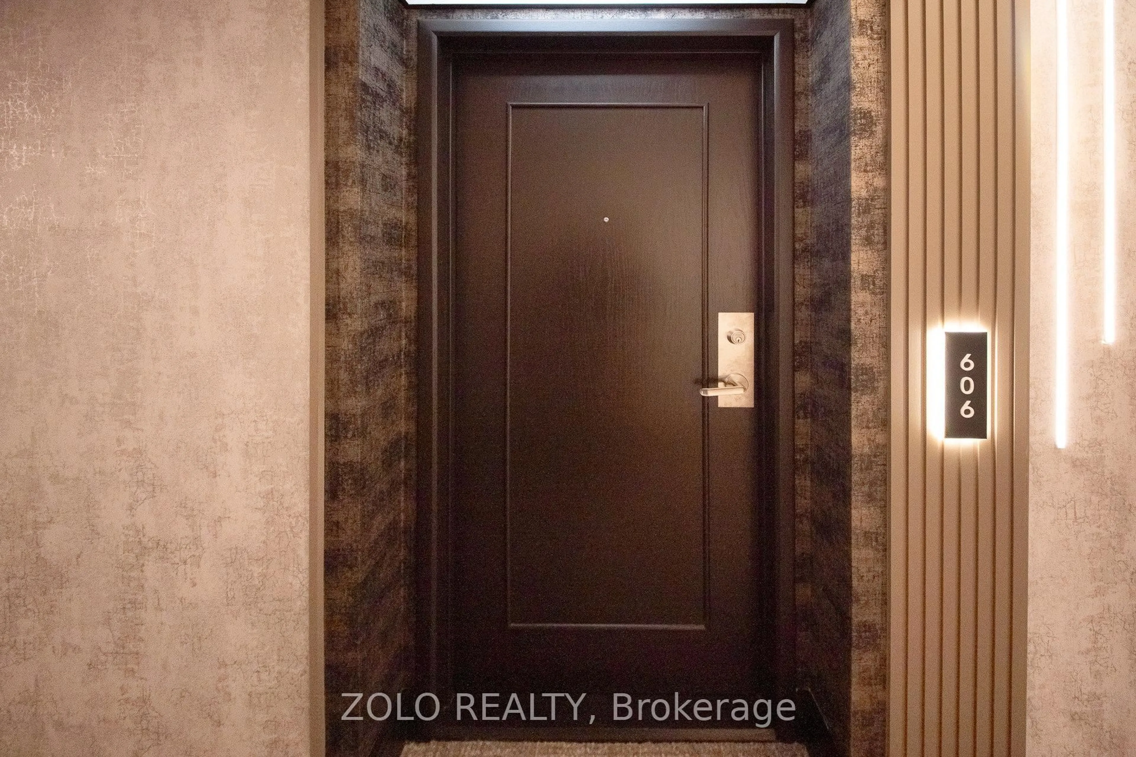 Indoor entryway for 1276 Maple Crossing Blvd #606, Burlington Ontario L7S 2J9
