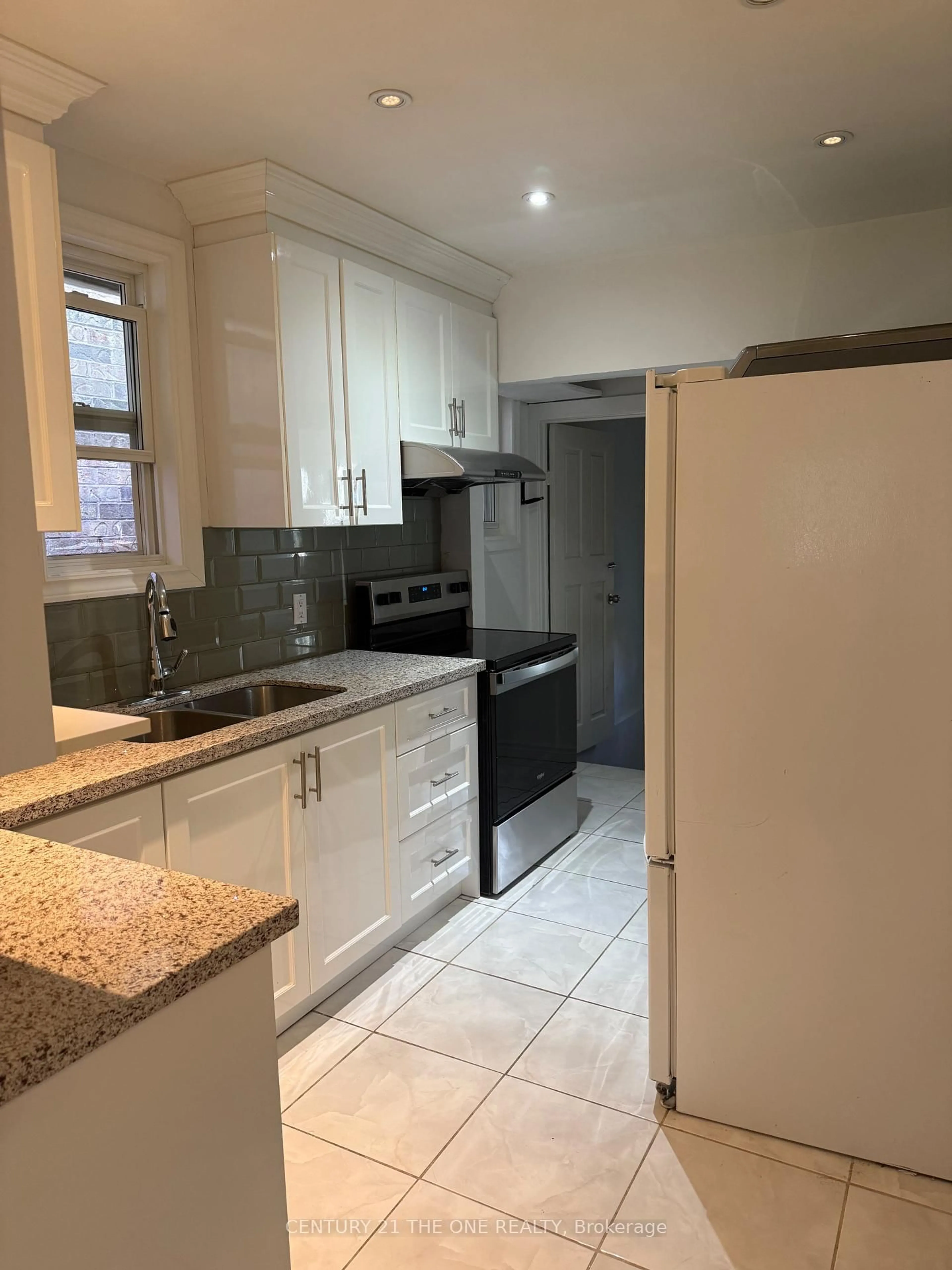 Standard kitchen, ceramic/tile floor for 26 Avon Ave, Toronto Ontario M6N 3W7