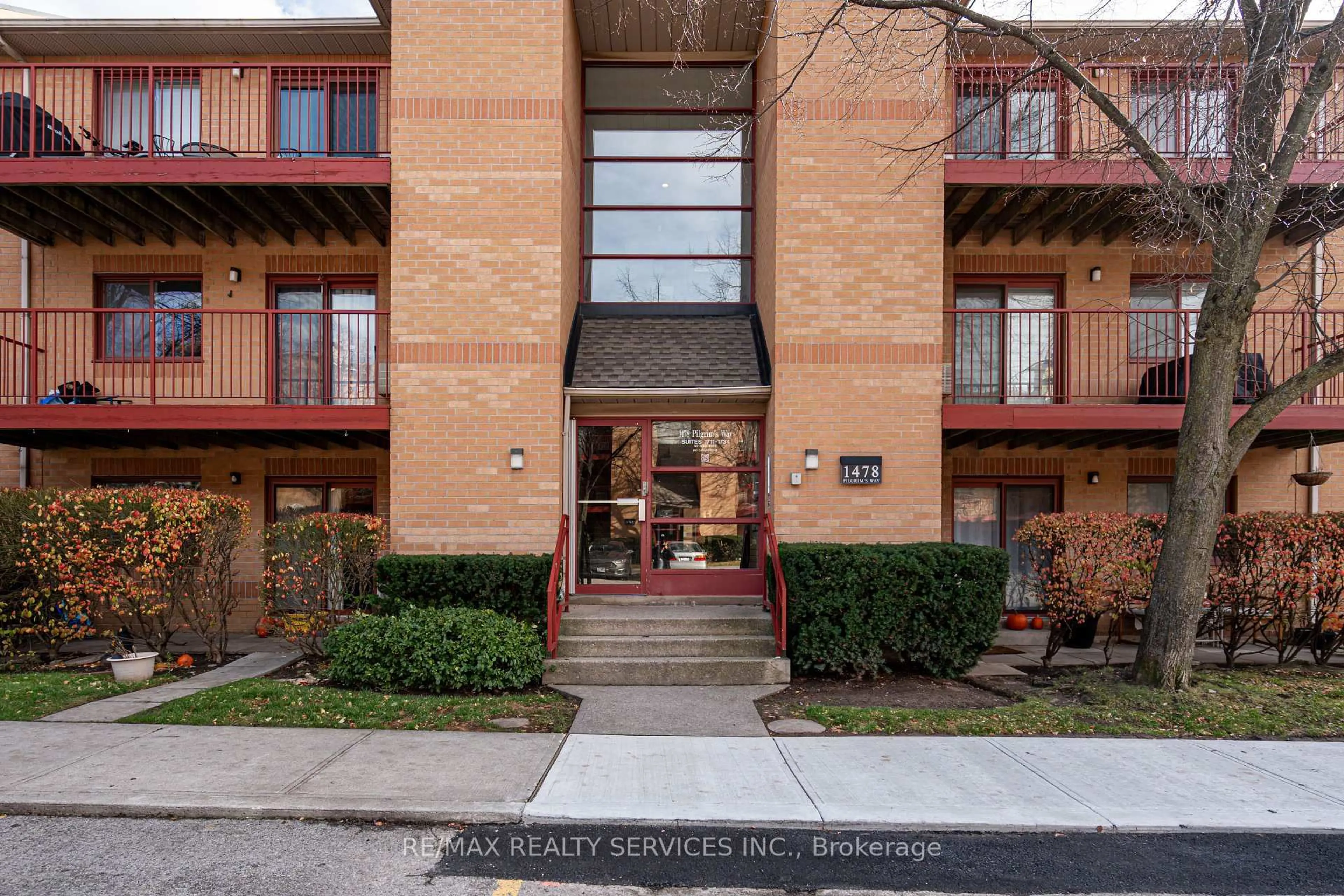 Indoor entryway for 1478 Pilgrims Way #1713, Oakville Ontario L6M 3G7