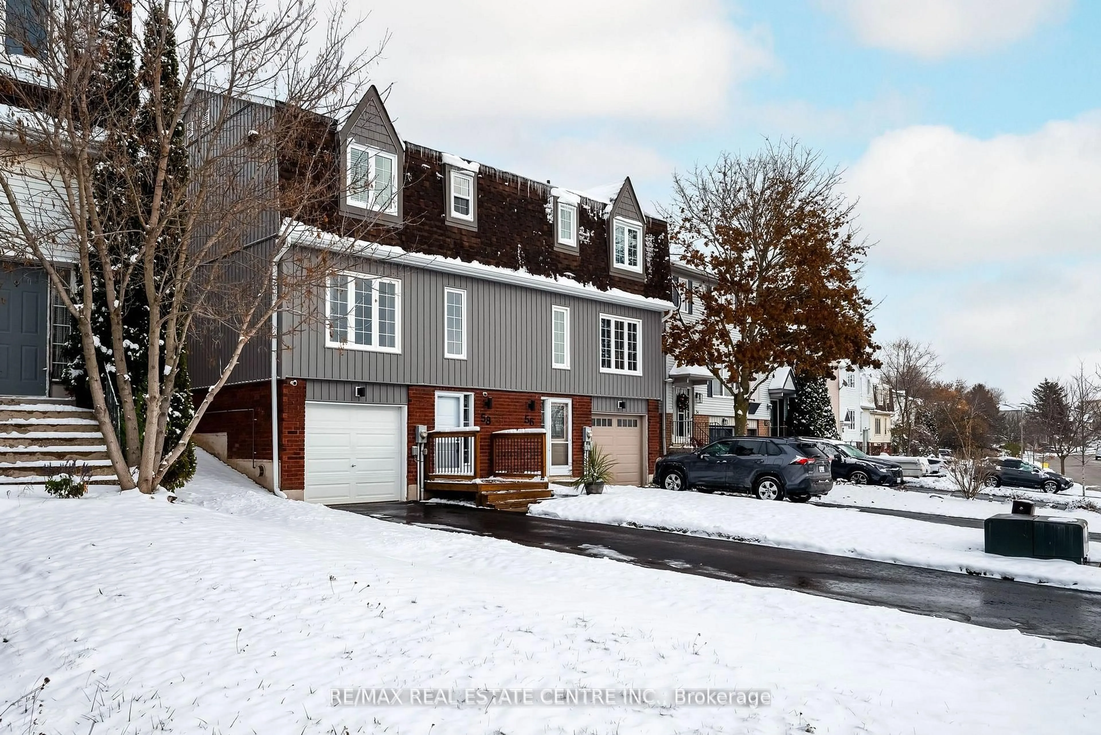 A pic from outside/outdoor area/front of a property/back of a property/a pic from drone, street for 58 Lakeview Crt, Orangeville Ontario L9W 4P2