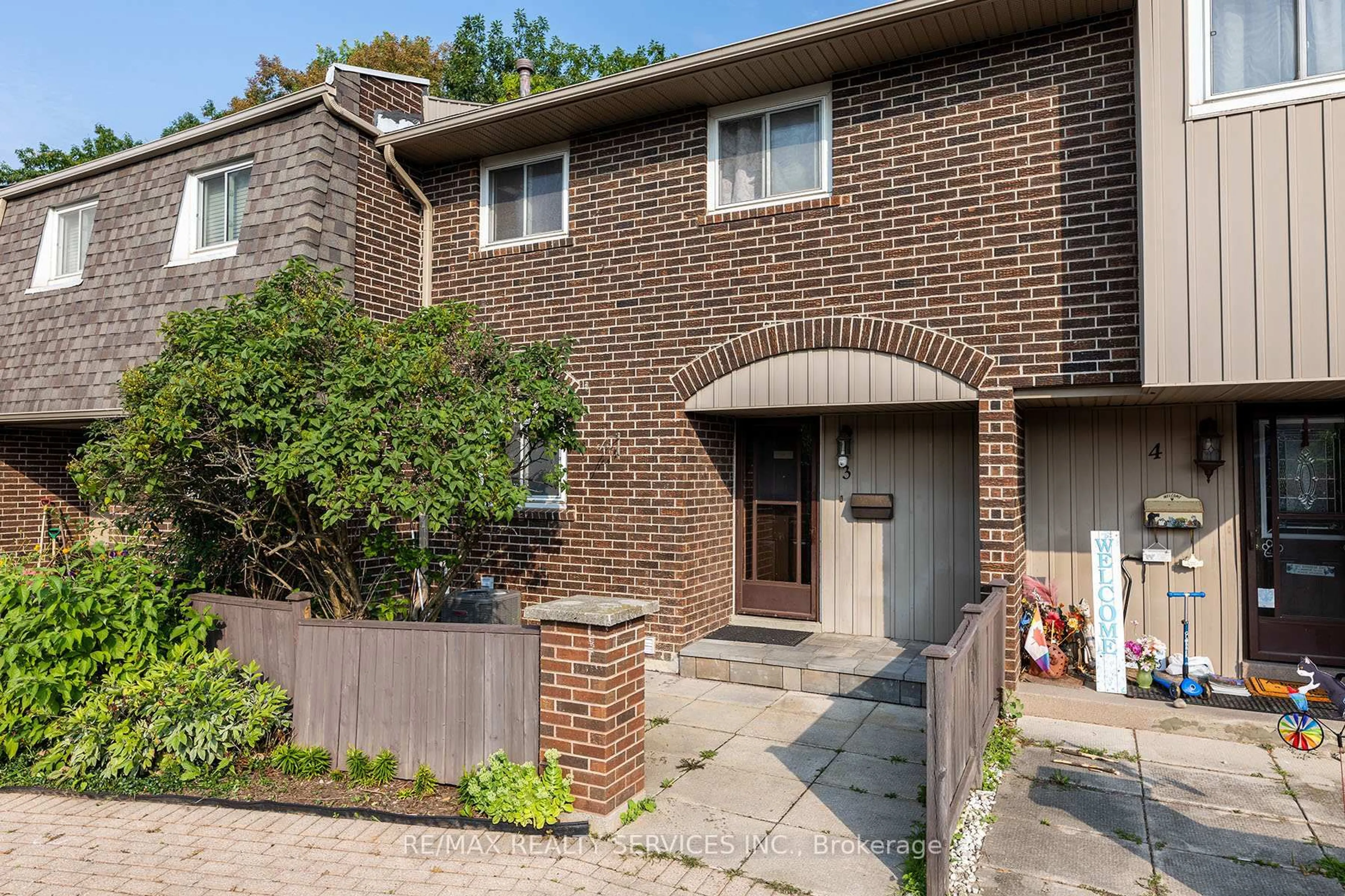 Home with brick exterior material, street for 1306 Guelph Line #Unit 3, Burlington Ontario L7P 2S9