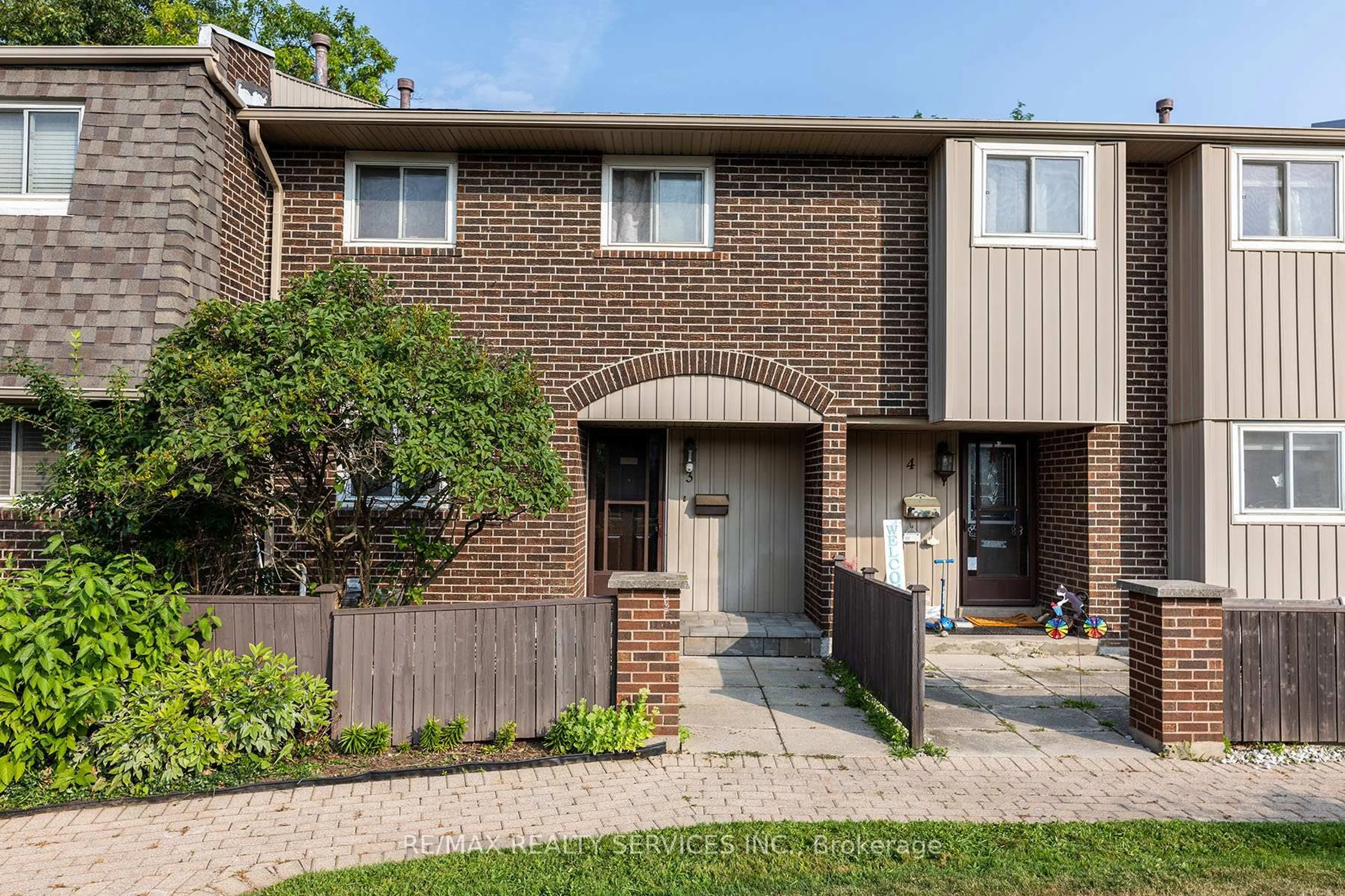 Home with brick exterior material, street for 1306 Guelph Line #Unit 3, Burlington Ontario L7P 2S9