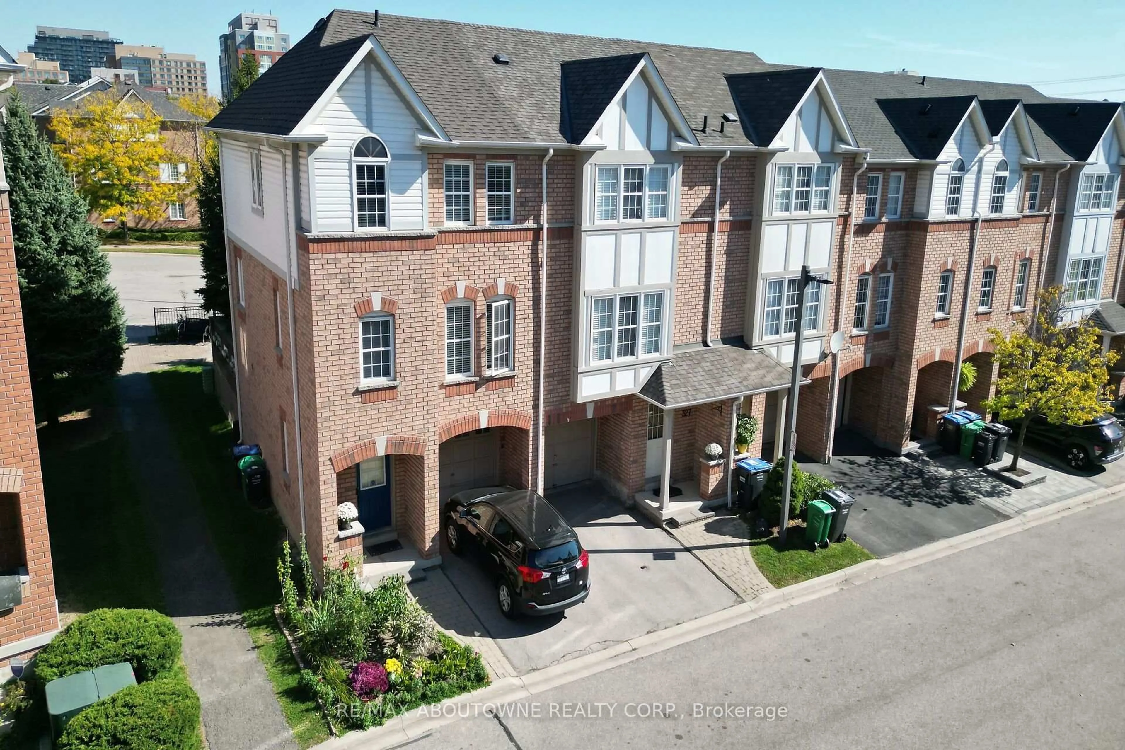 A pic from outside/outdoor area/front of a property/back of a property/a pic from drone, street for 3030 Breakwater Crt #327, Mississauga Ontario L5B 4N9