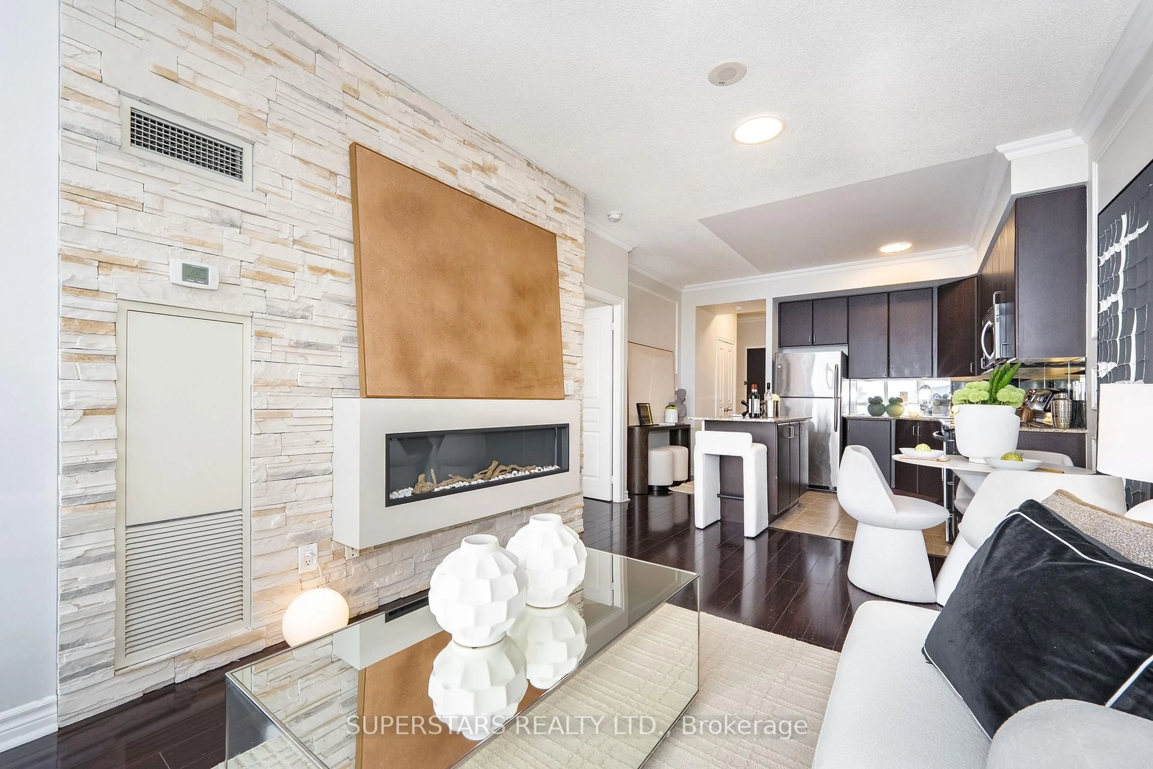 Open concept kitchen, unknown for 225 Webb Dr #1509, Mississauga Ontario L5B 4P2