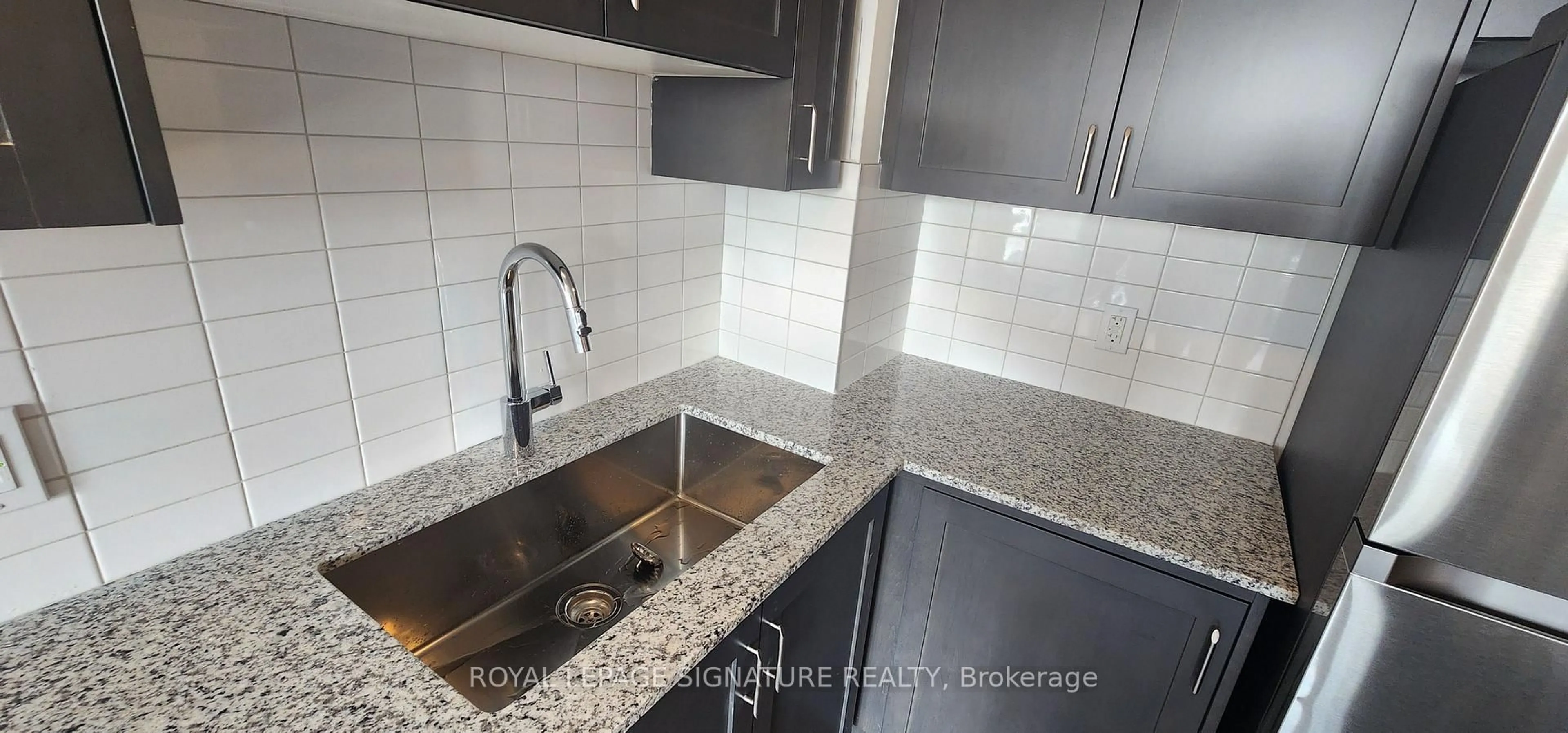 Standard kitchen, ceramic/tile floor for 3285 Carding Mill Tr #404, Oakville Ontario L6M 5P7