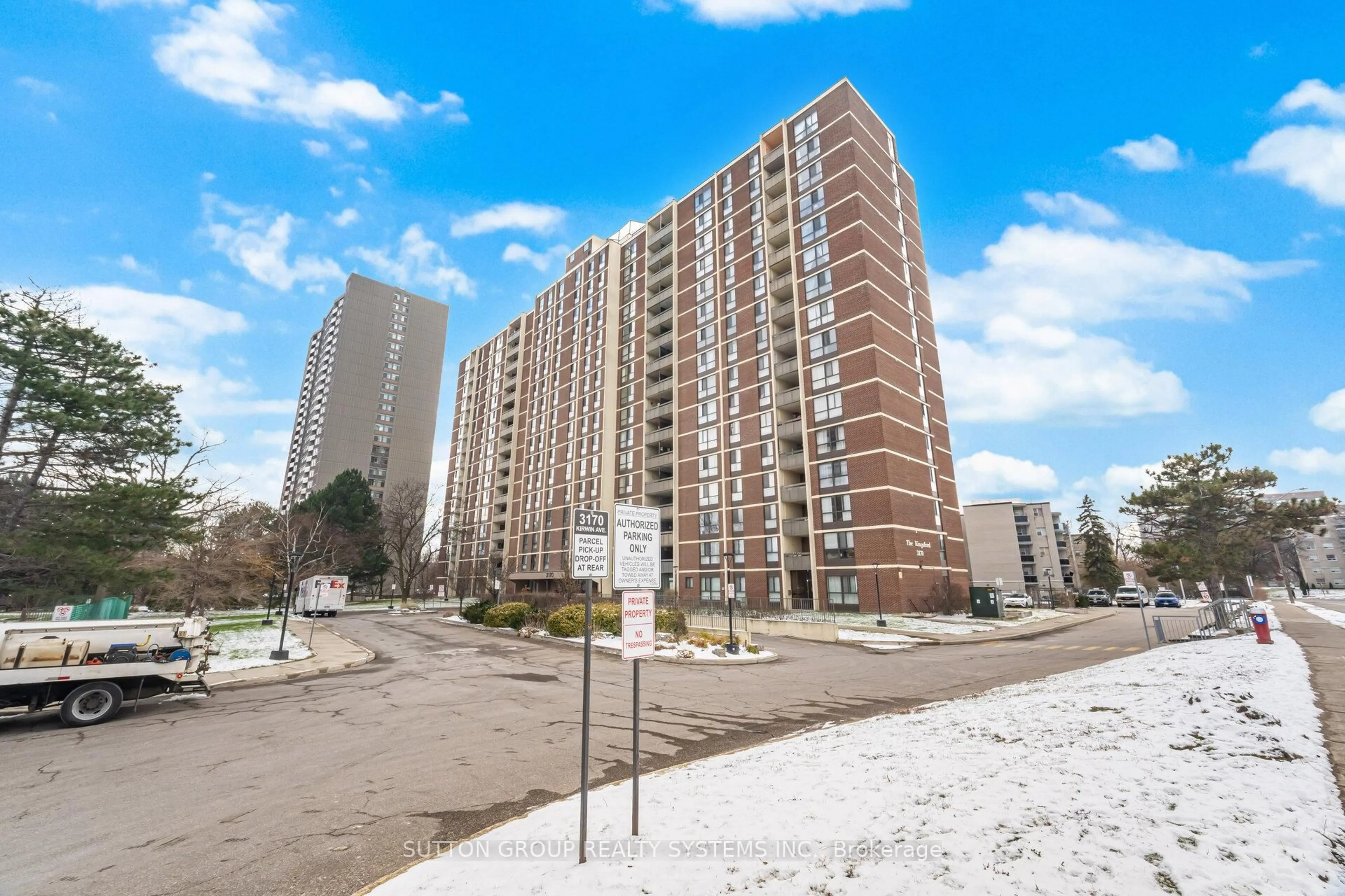 A pic from outside/outdoor area/front of a property/back of a property/a pic from drone, street for 3170 Kirwin Ave #1407, Mississauga Ontario L5A 3R1