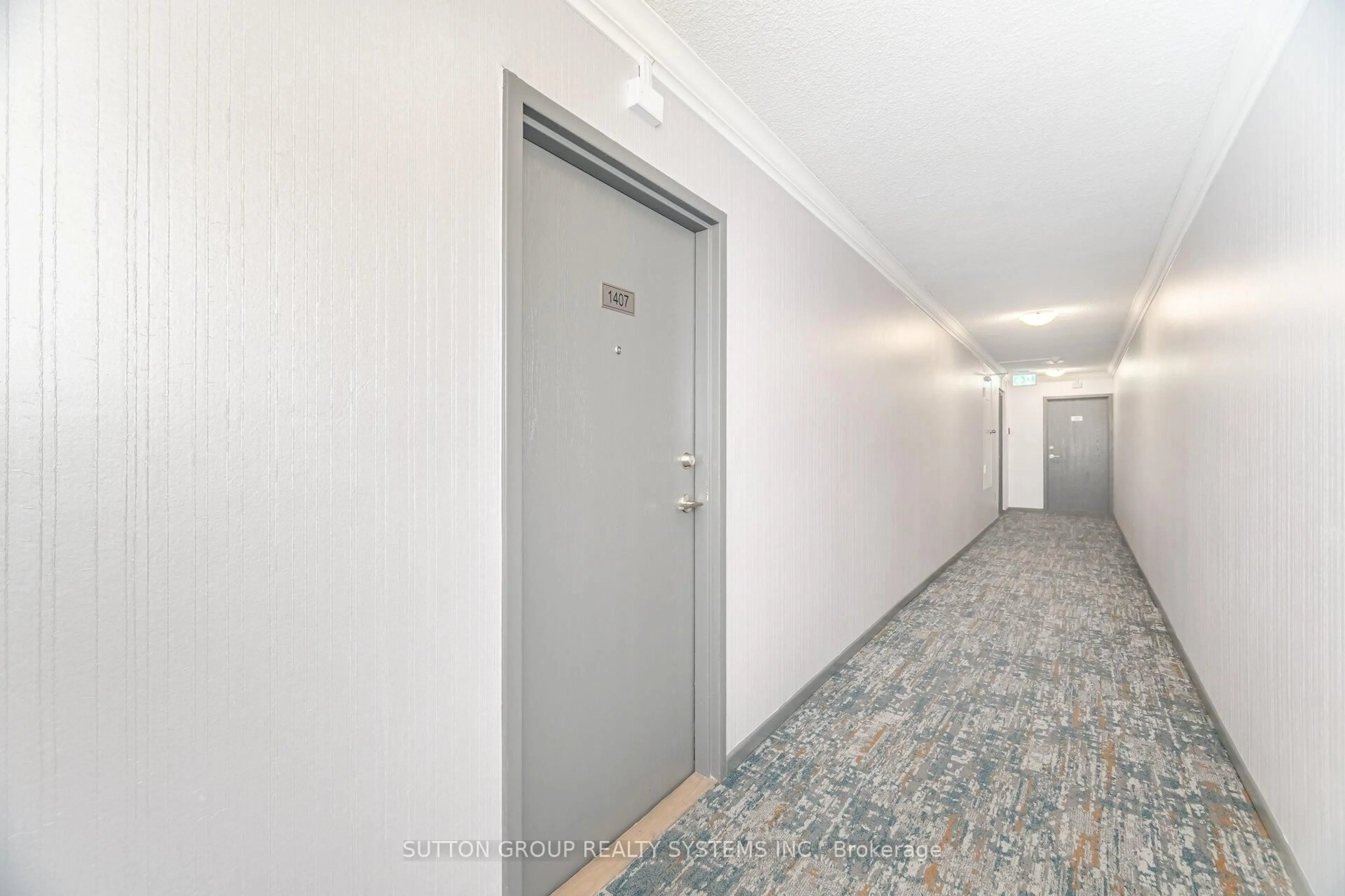 Indoor foyer for 3170 Kirwin Ave #1407, Mississauga Ontario L5A 3R1