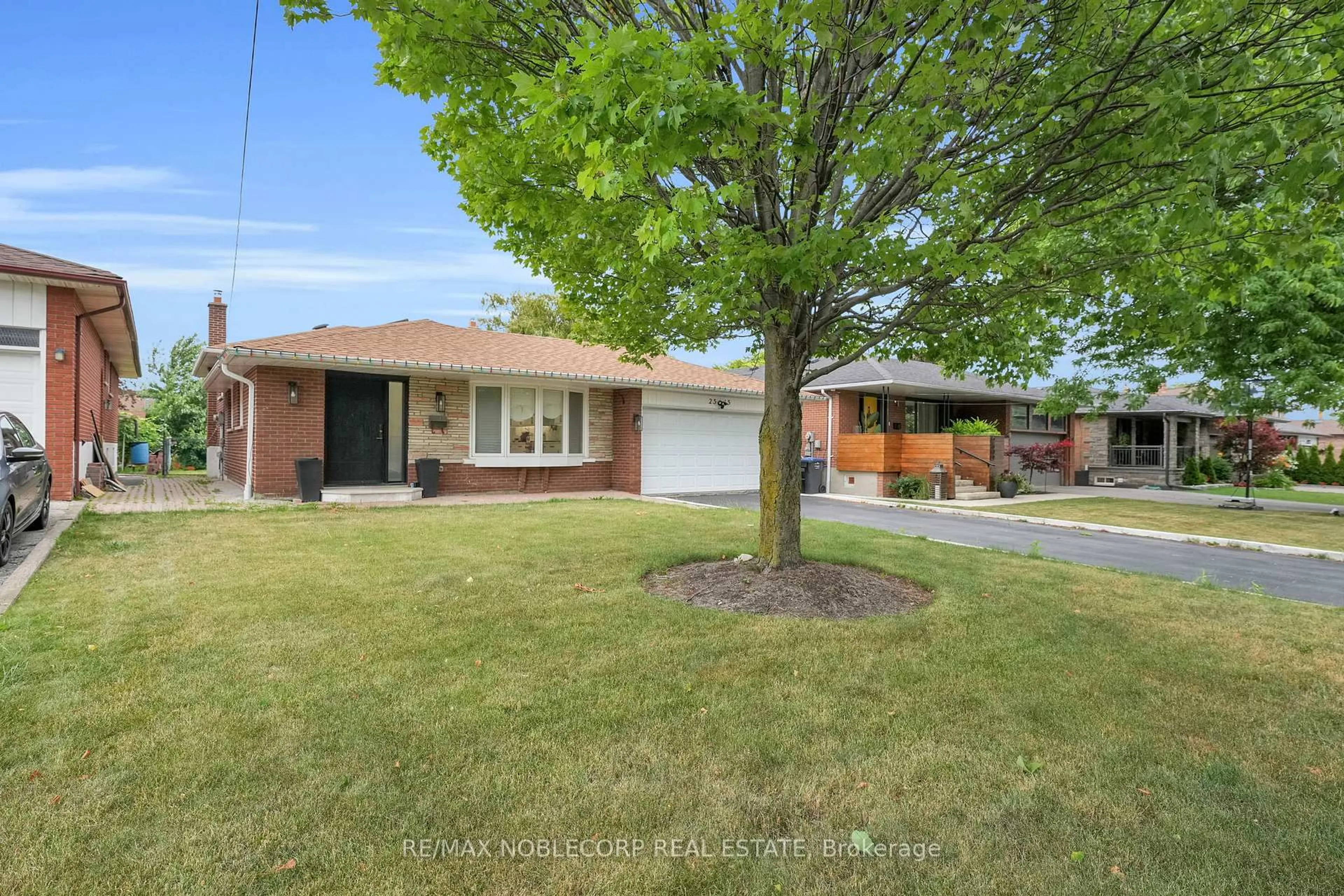 Home with brick exterior material, street for 2515 Hensall St, Mississauga Ontario L5A 2T1