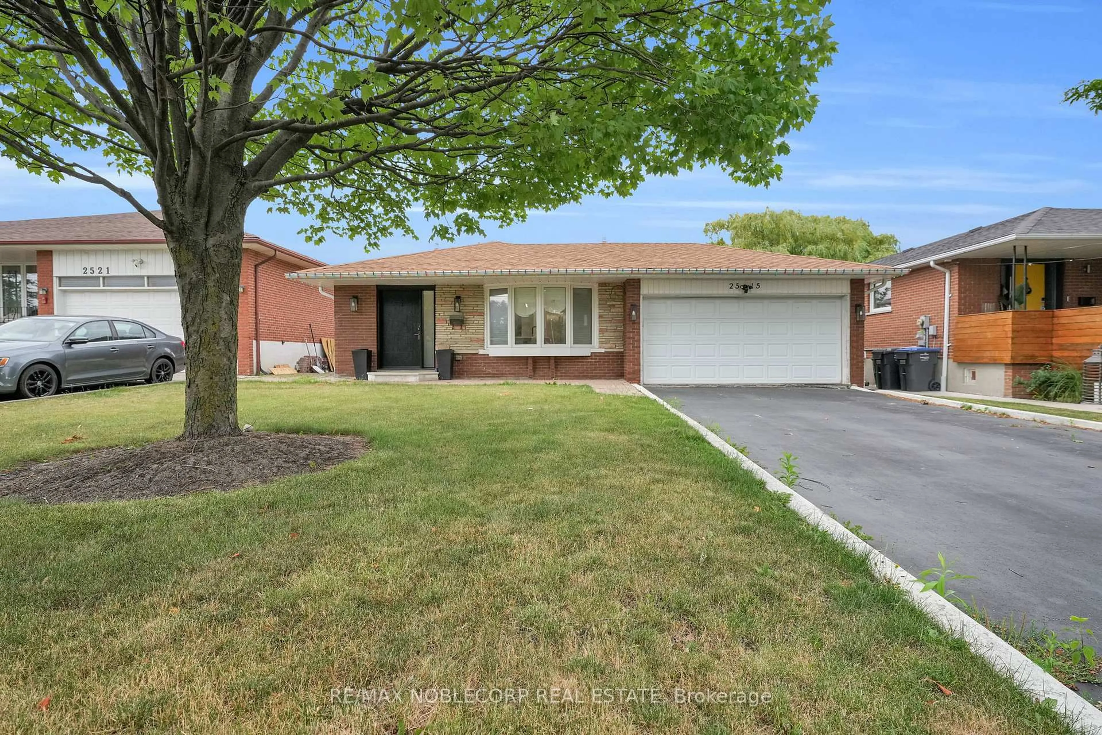 Home with brick exterior material, street for 2515 Hensall St, Mississauga Ontario L5A 2T1