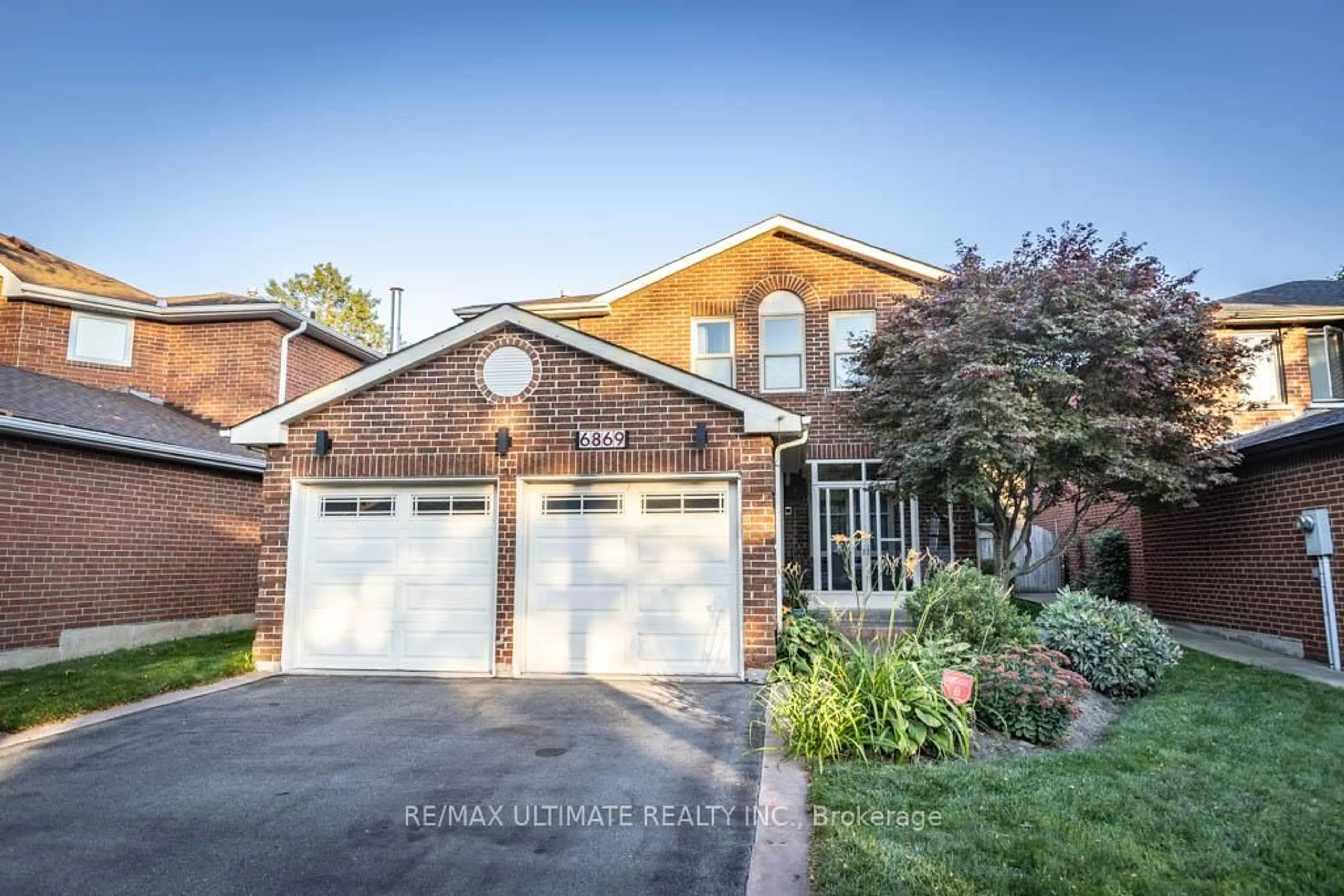 Home with brick exterior material, street for 6869 Hickling Cres, Mississauga Ontario L5N 4Y1