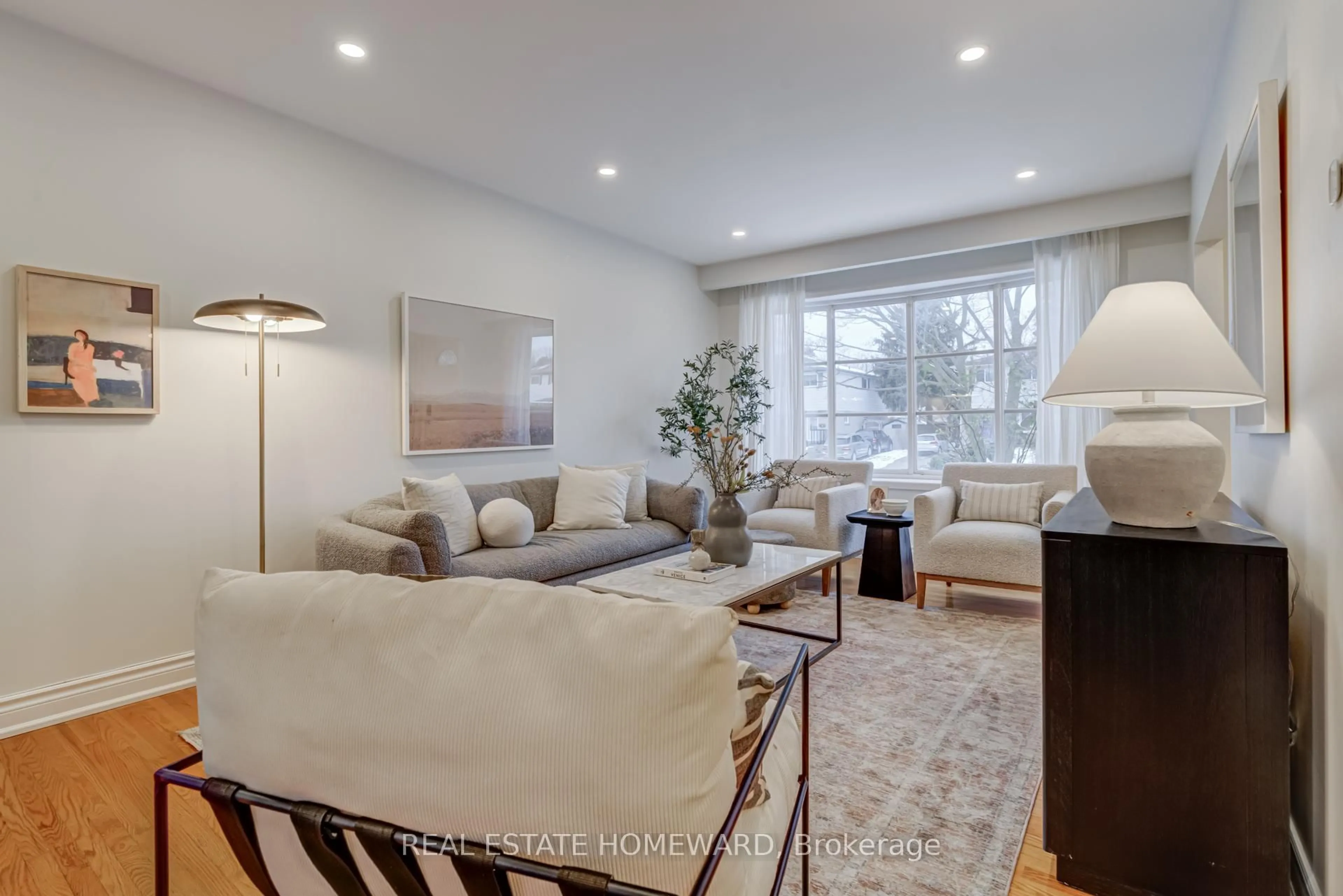 Living room with furniture, unknown for 783 Dodsworth Cres, Mississauga Ontario L4Y 2H8