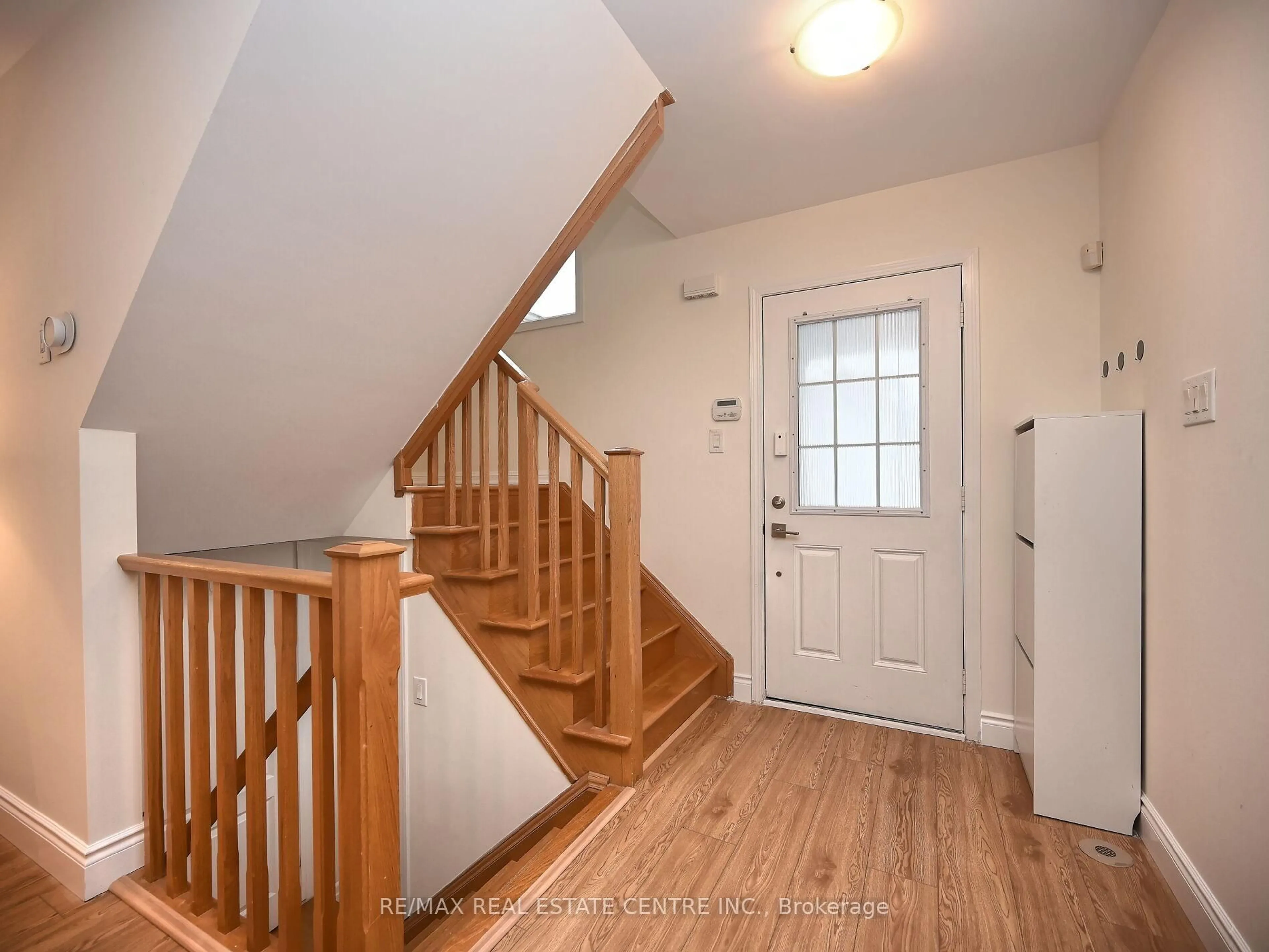 Indoor entryway for 778 Johnson Hts, Milton Ontario L9T 0J7