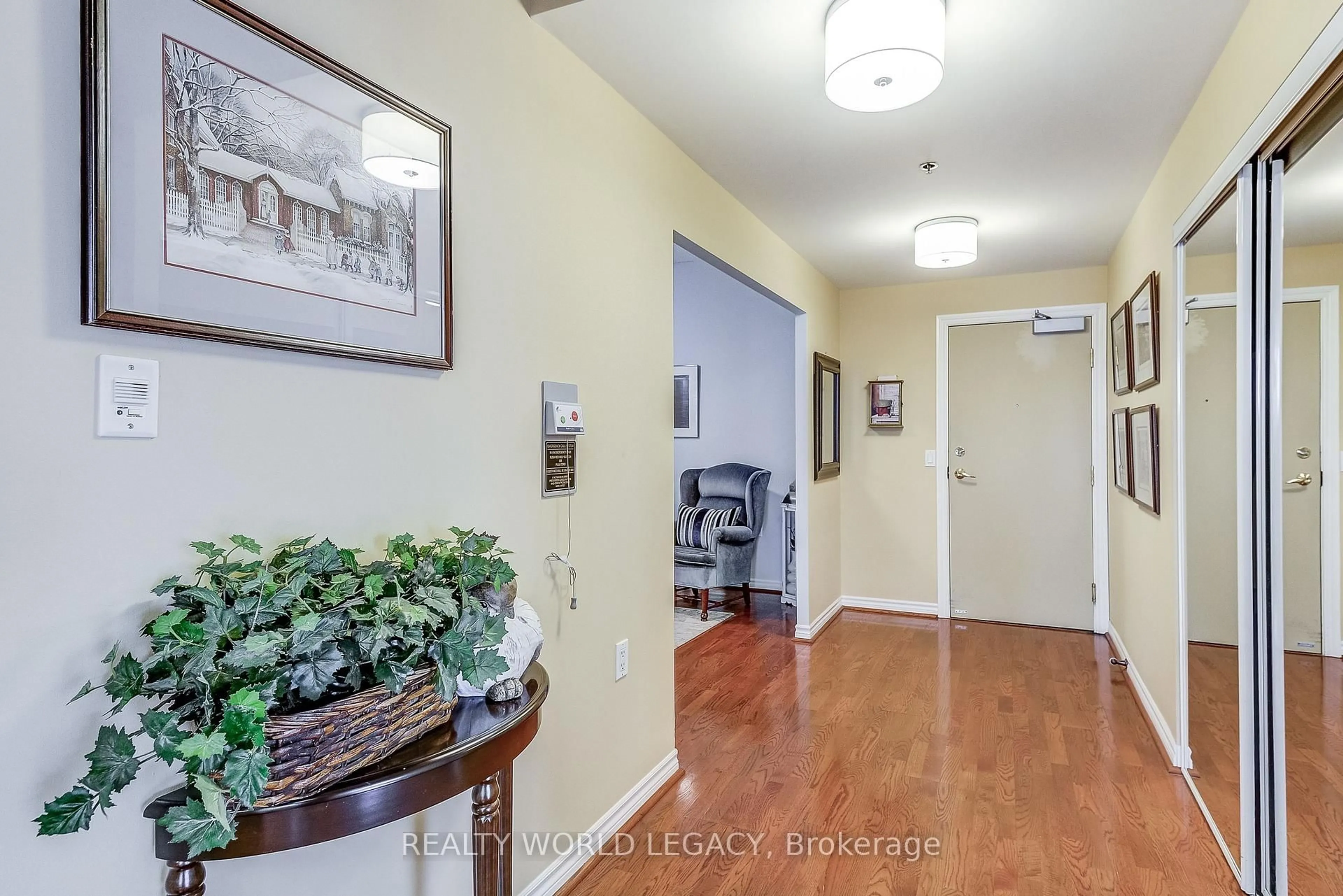 Indoor entryway for 100 Burloak Dr #2509, Burlington Ontario L7L 6P6
