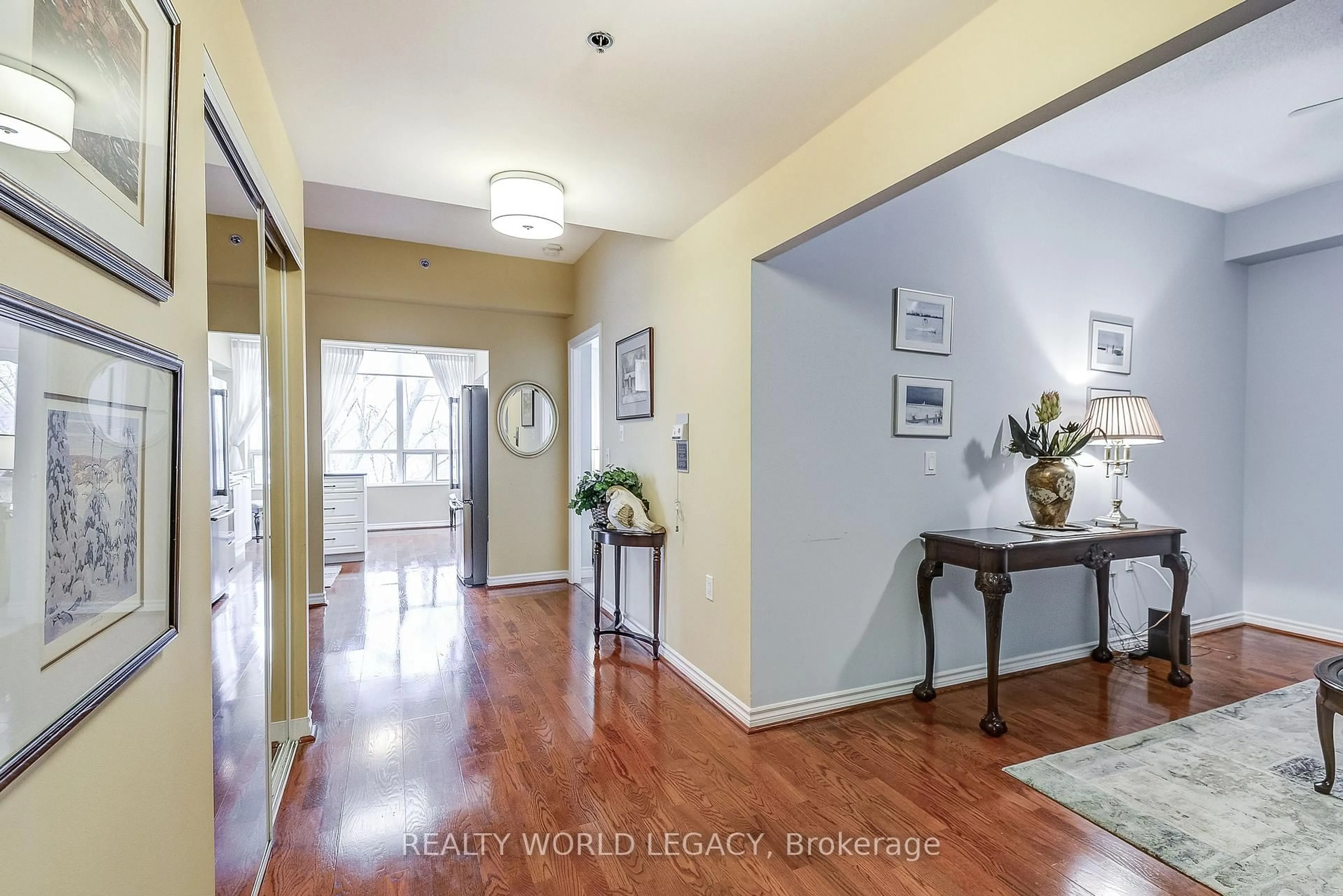 Indoor entryway for 100 Burloak Dr #2509, Burlington Ontario L7L 6P6