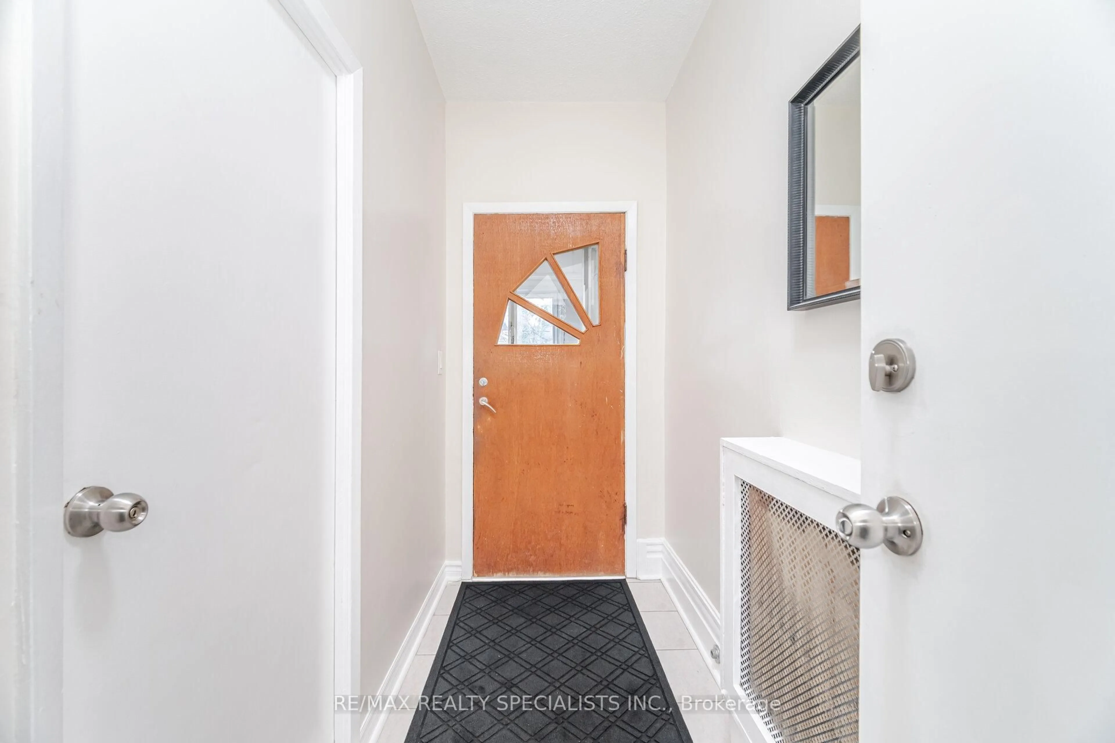 Indoor entryway for 971 Saint Clarens Ave, Toronto Ontario M6H 3X8