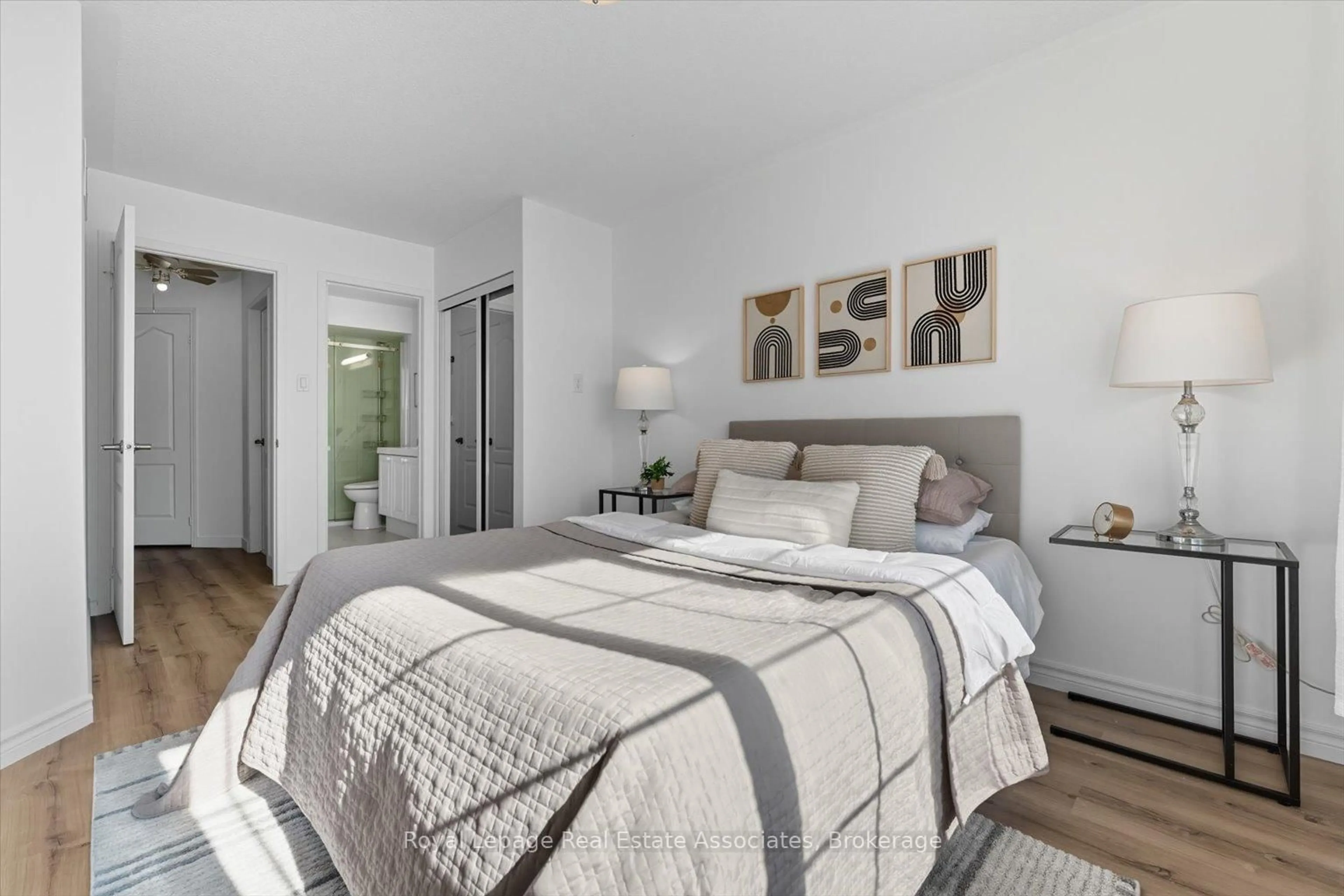 Bedroom with bed, unknown for 443 Stonetree Crt, Mississauga Ontario L5B 4H3