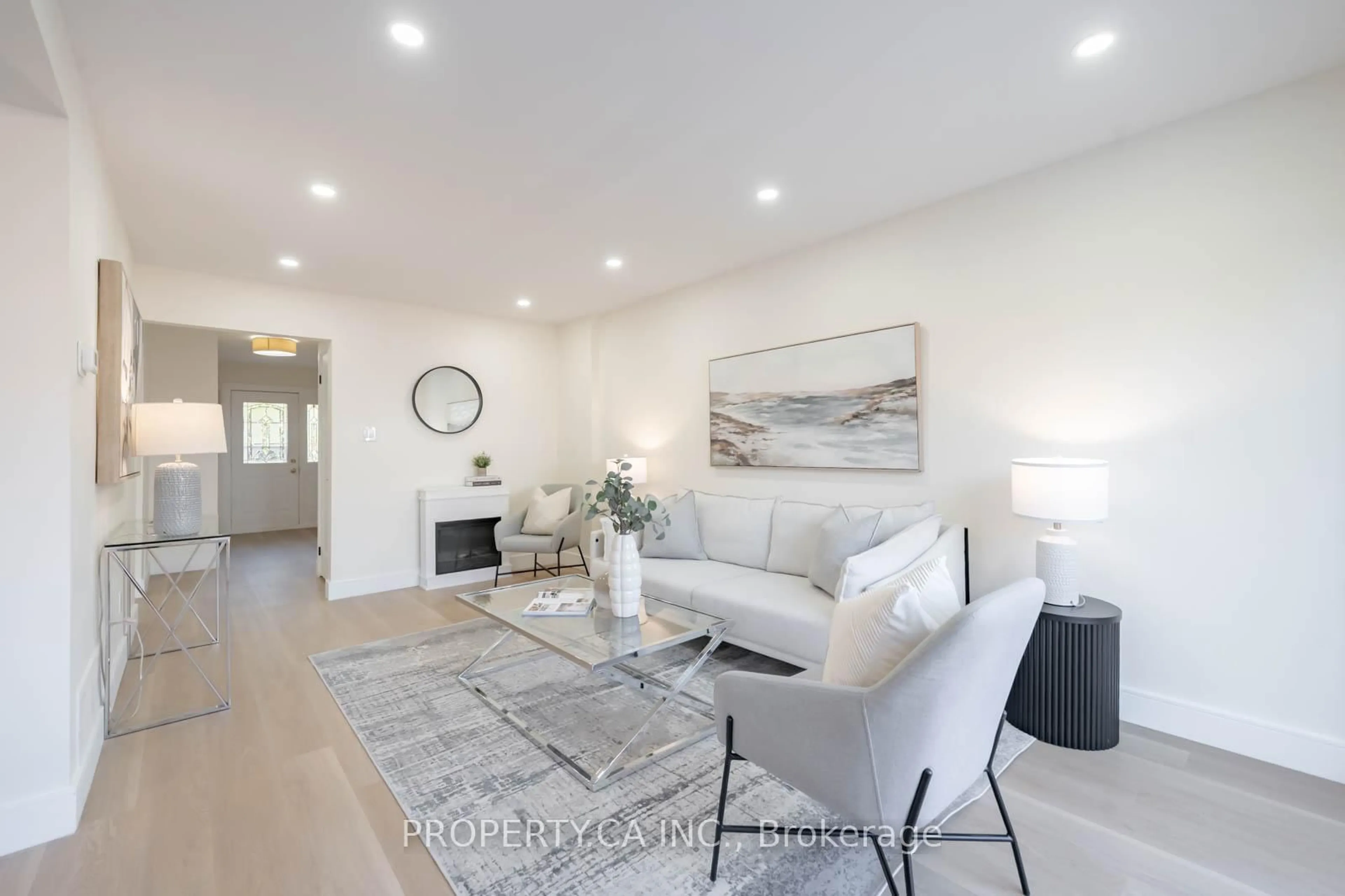 Living room with furniture, unknown for 3430 Brandon Gate Dr #23, Mississauga Ontario L4T 3T4