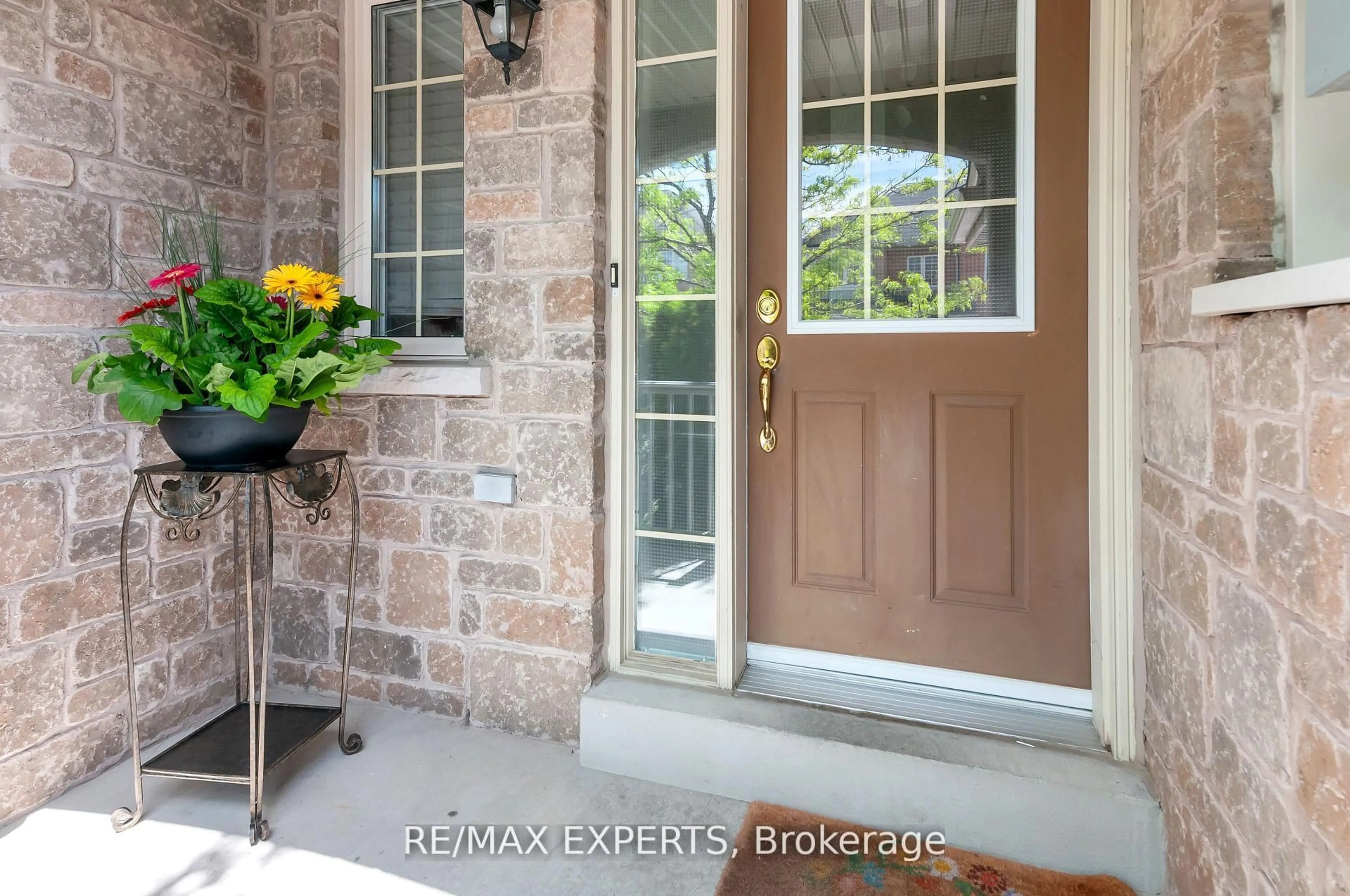 Indoor entryway for 76 Eagle Trace Dr, Brampton Ontario L6R 0M4