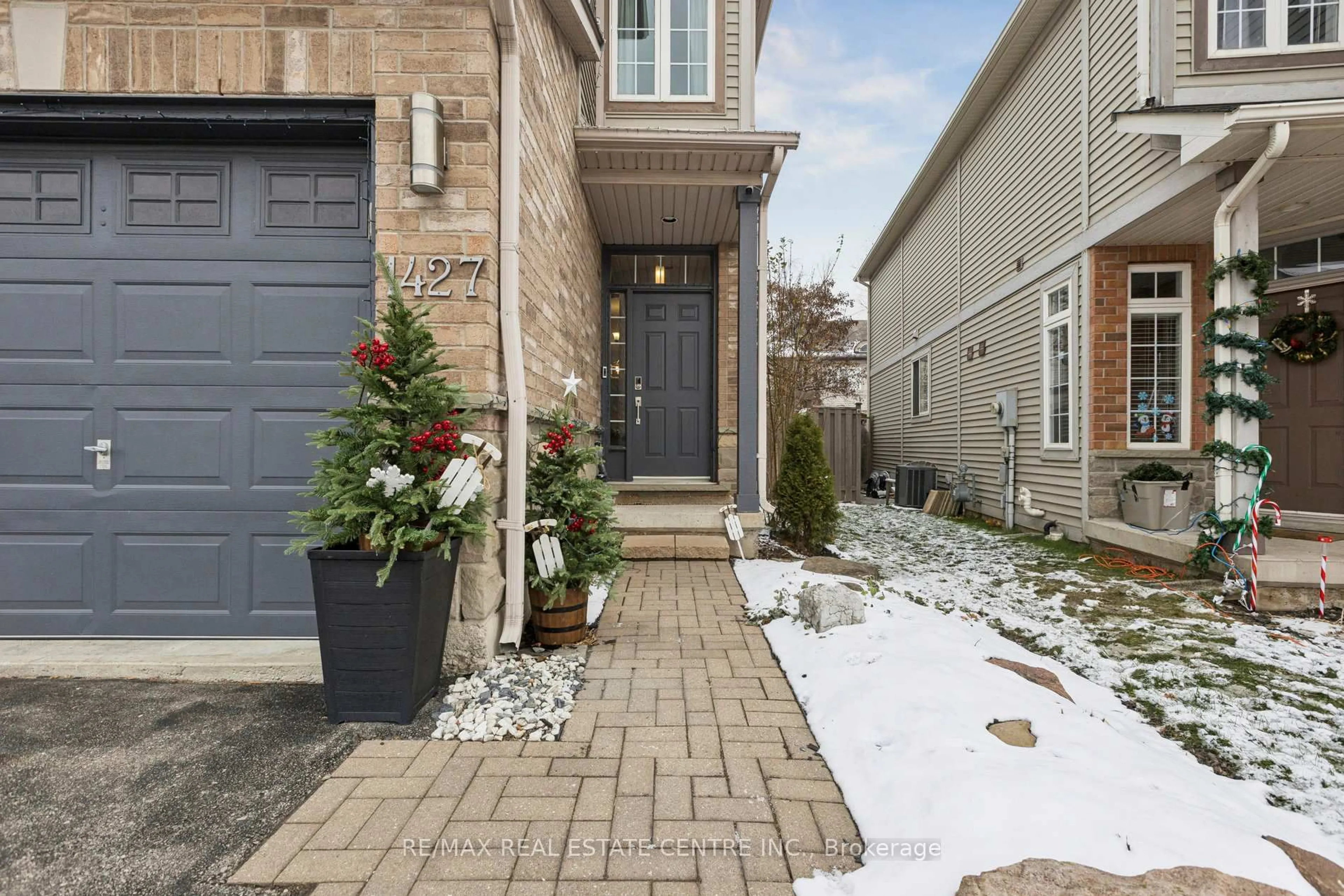 Unknown for 1427 Treeland St, Burlington Ontario L7R 5B4