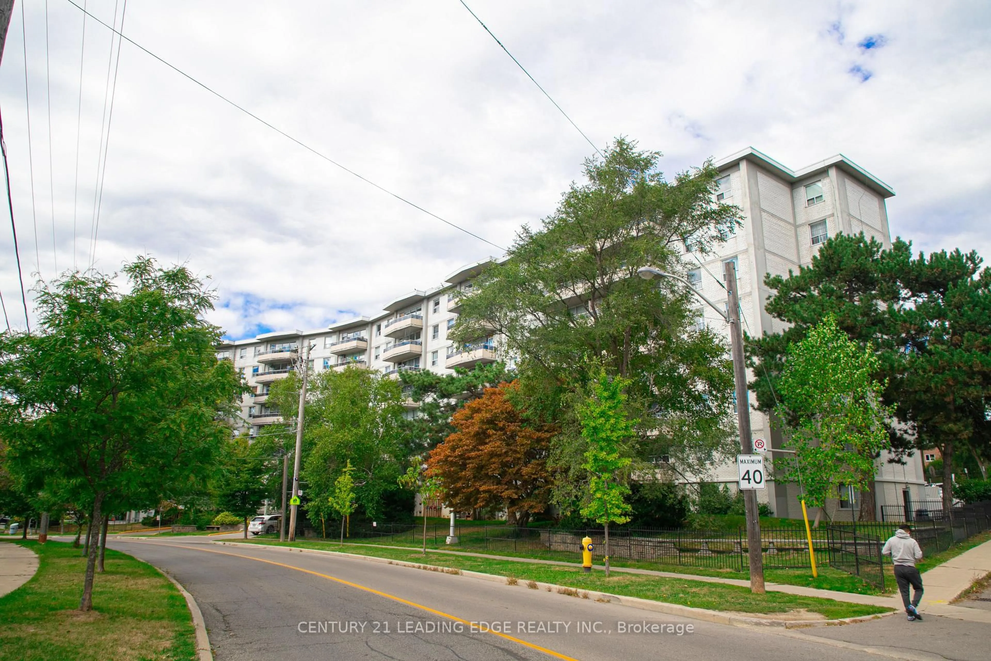 Blurry image for 80 Grandravine Dr #917, Toronto Ontario M3J 1B2