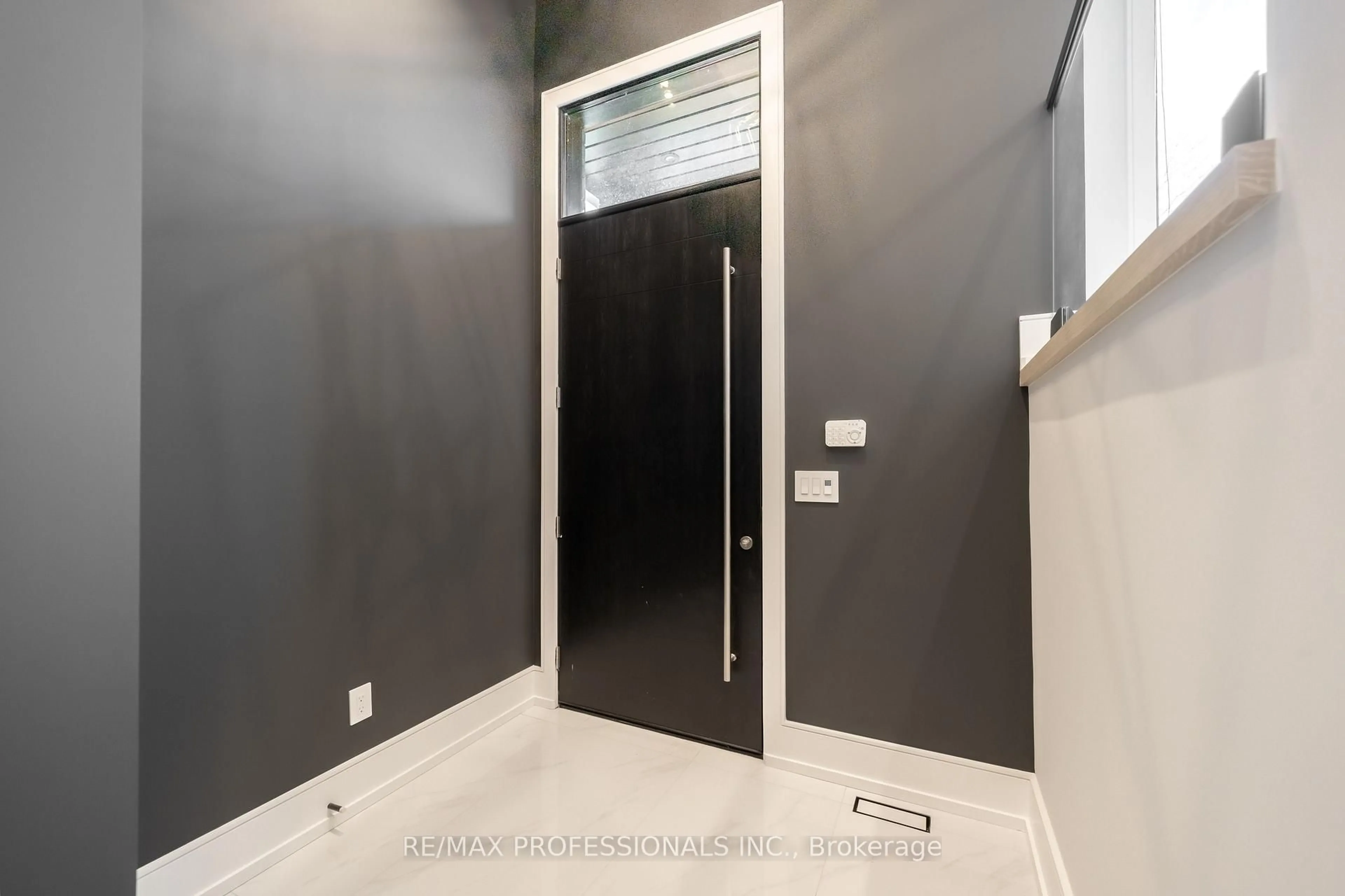 Indoor entryway for 214 Aldercrest Rd, Toronto Ontario M8W 4J4