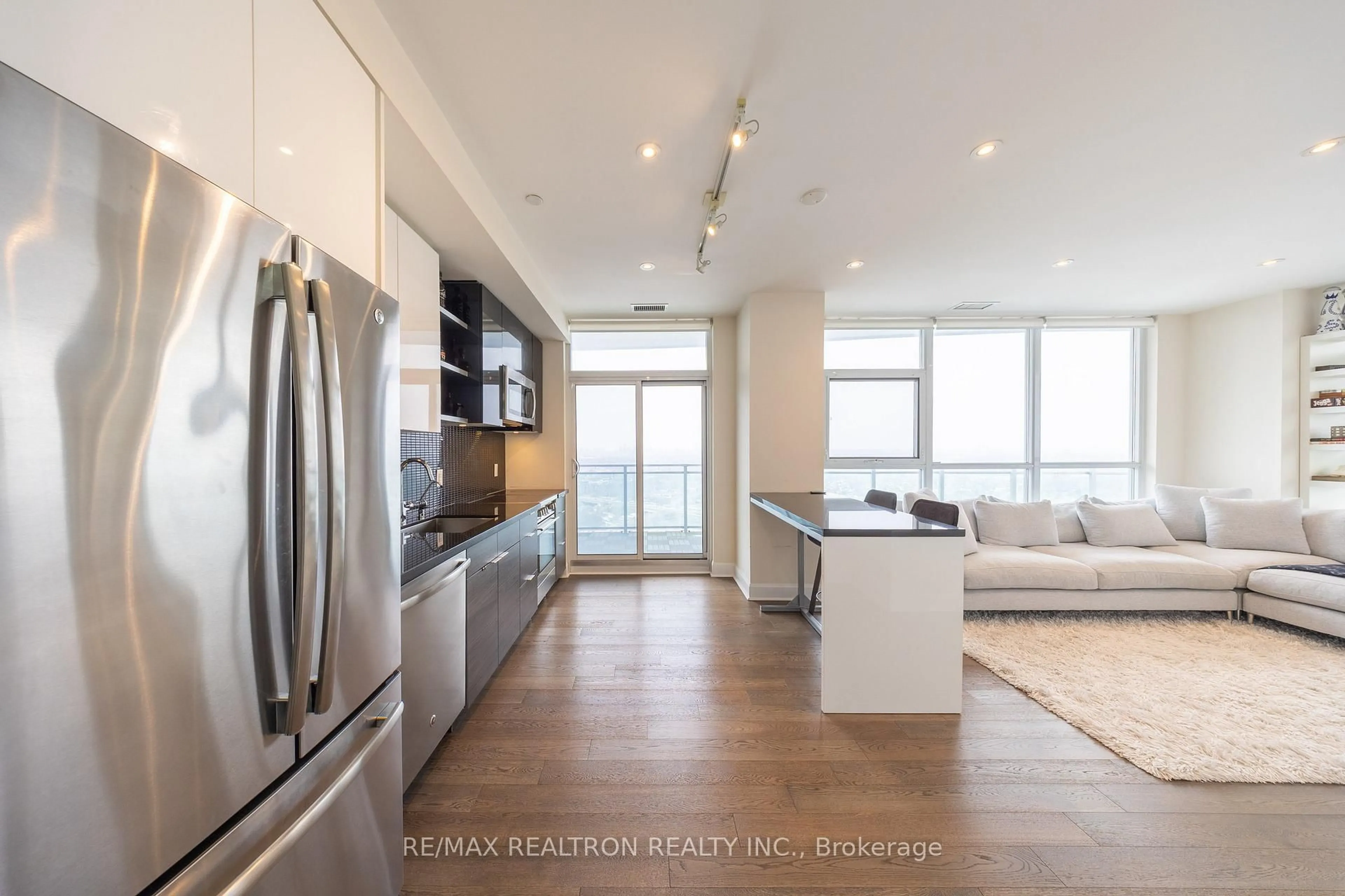 Open concept kitchen, unknown for 33 Shore Breeze Dr #3404, Toronto Ontario M8V 0G1