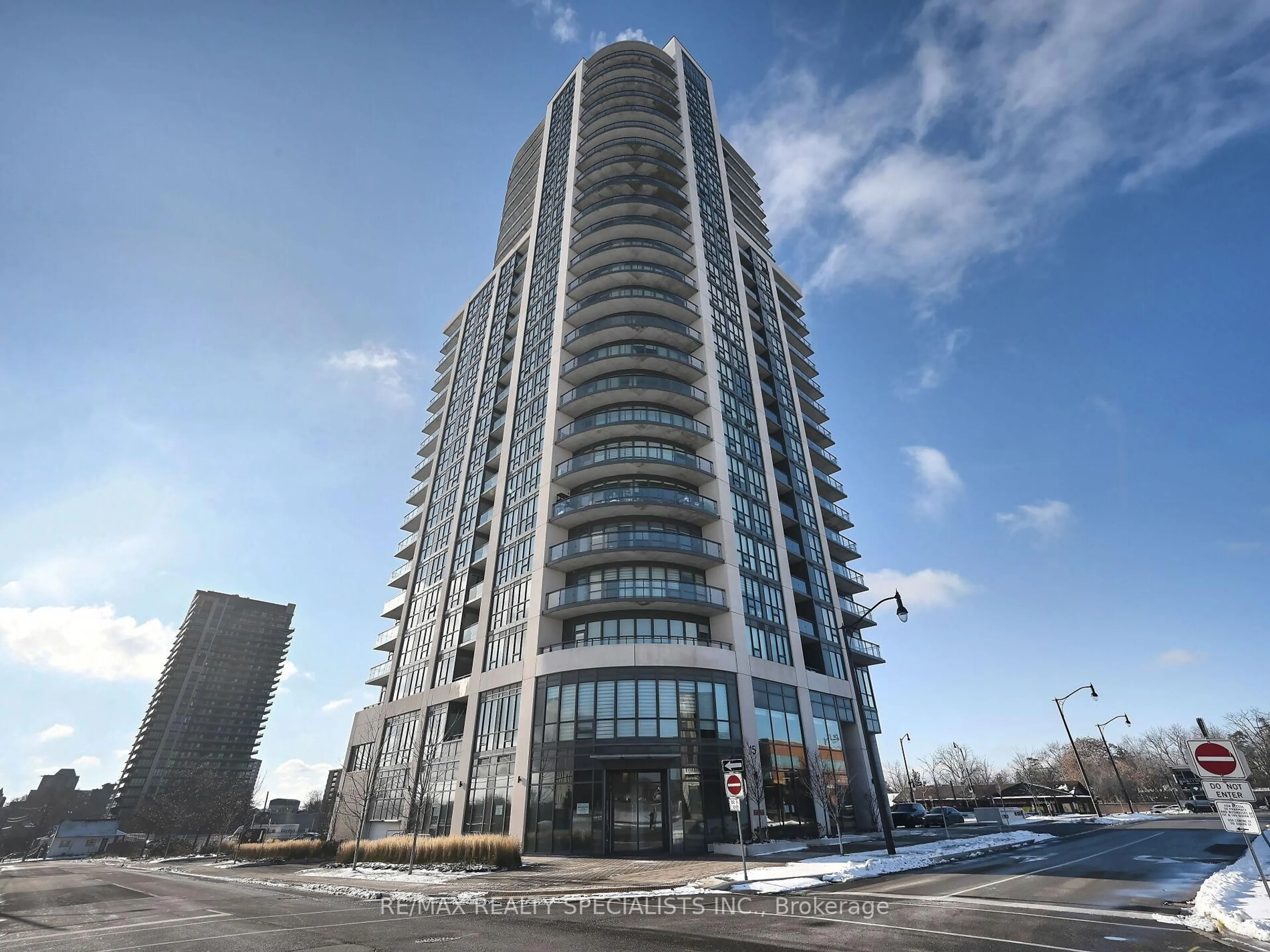 Indoor foyer for 15 lynch Estates #1503, Brampton Ontario L6W 0C7