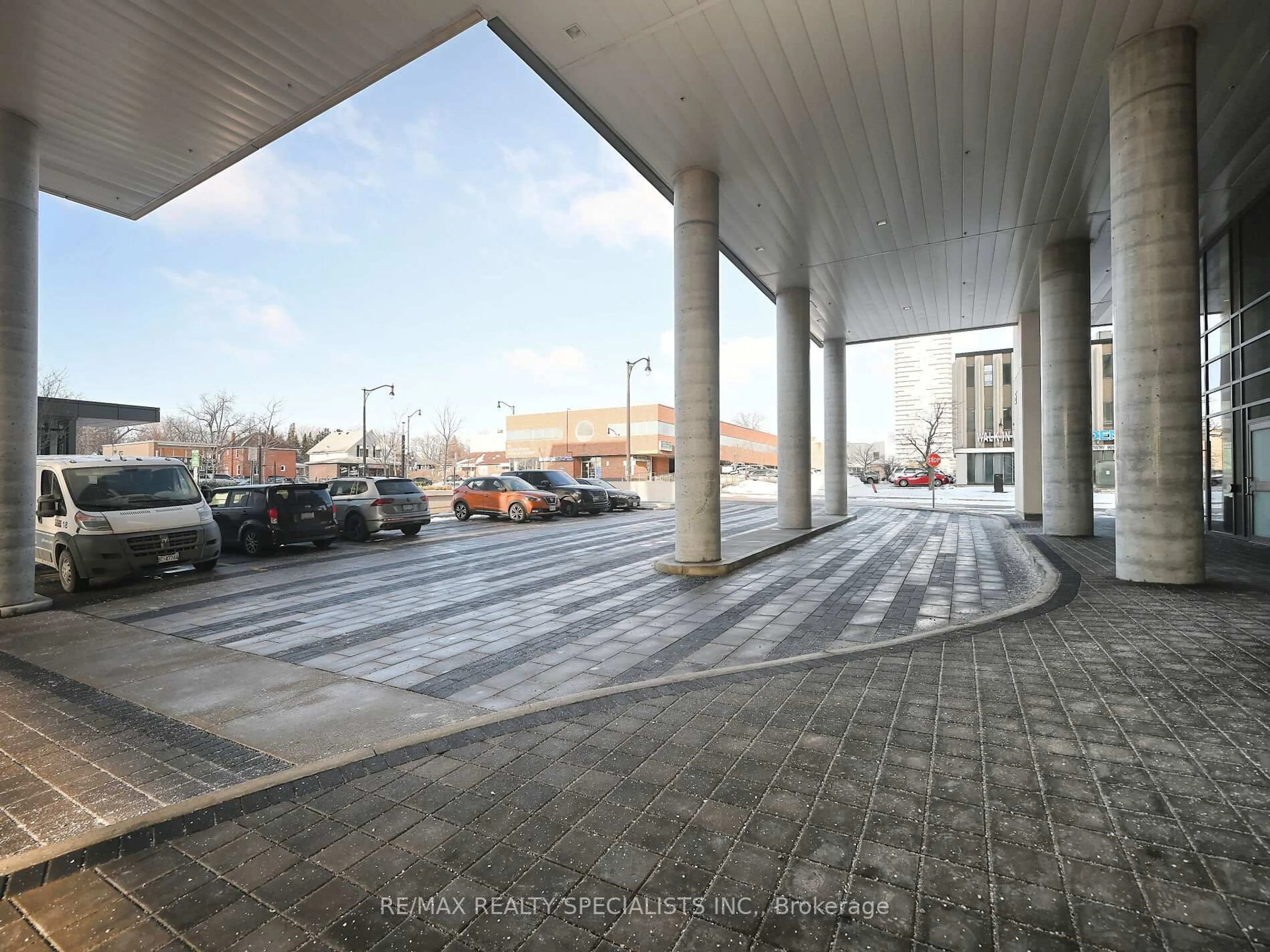 Patio, street for 15 lynch Estates #1503, Brampton Ontario L6W 0C7